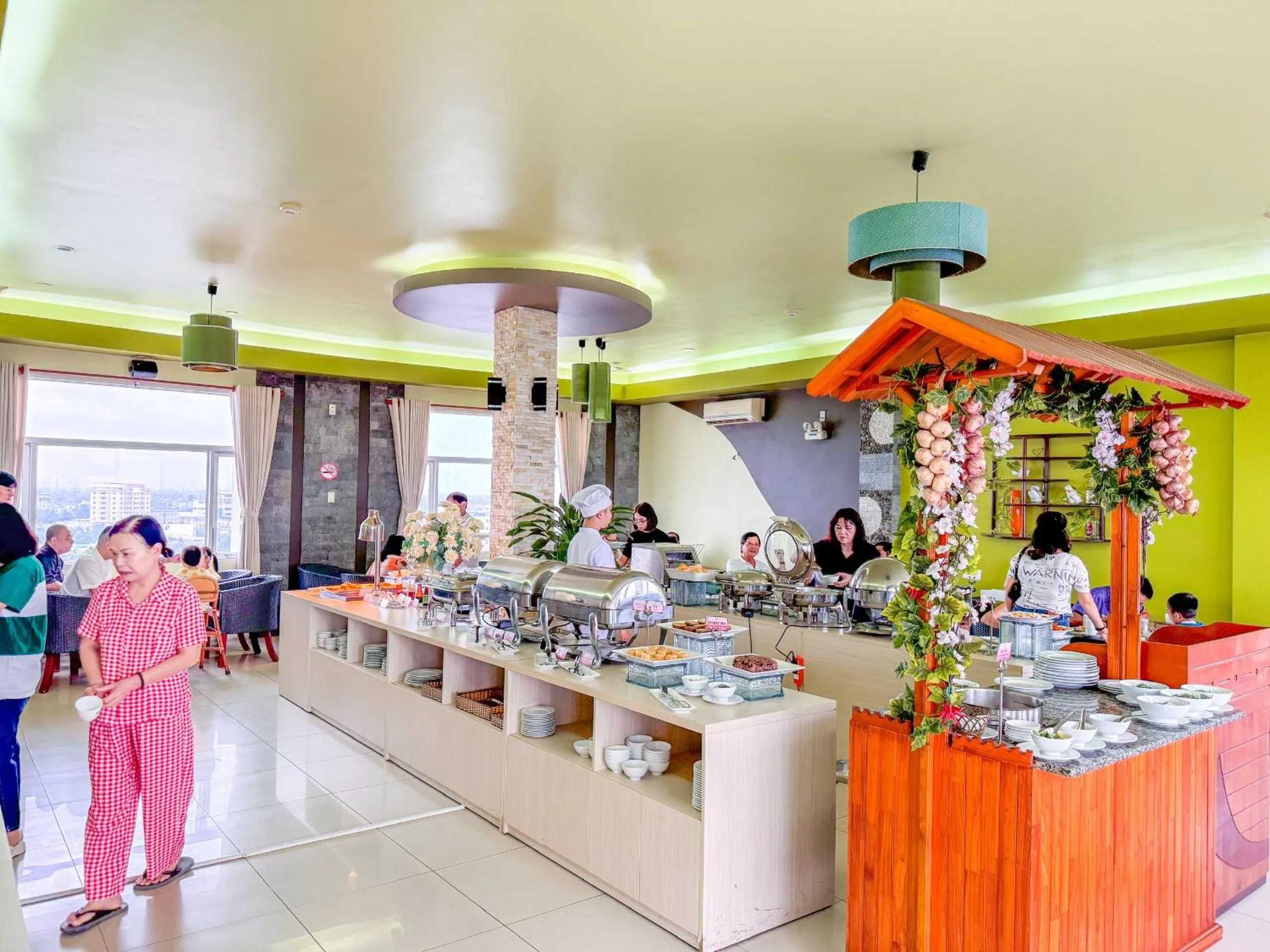 Restaurant/places to eat in Hoa Binh 1 Hotel