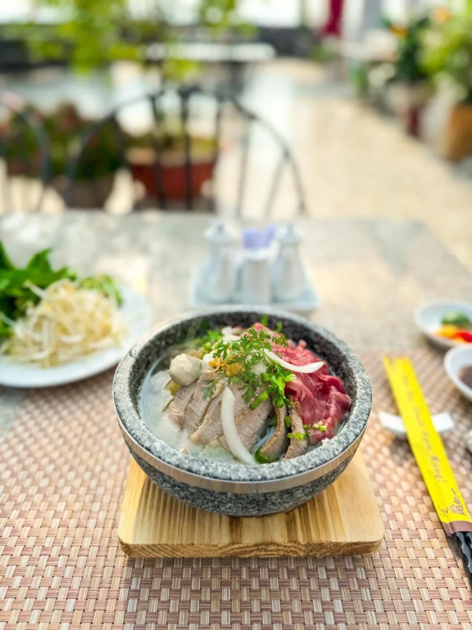 Restaurant/places to eat in Hoa Binh 1 Hotel