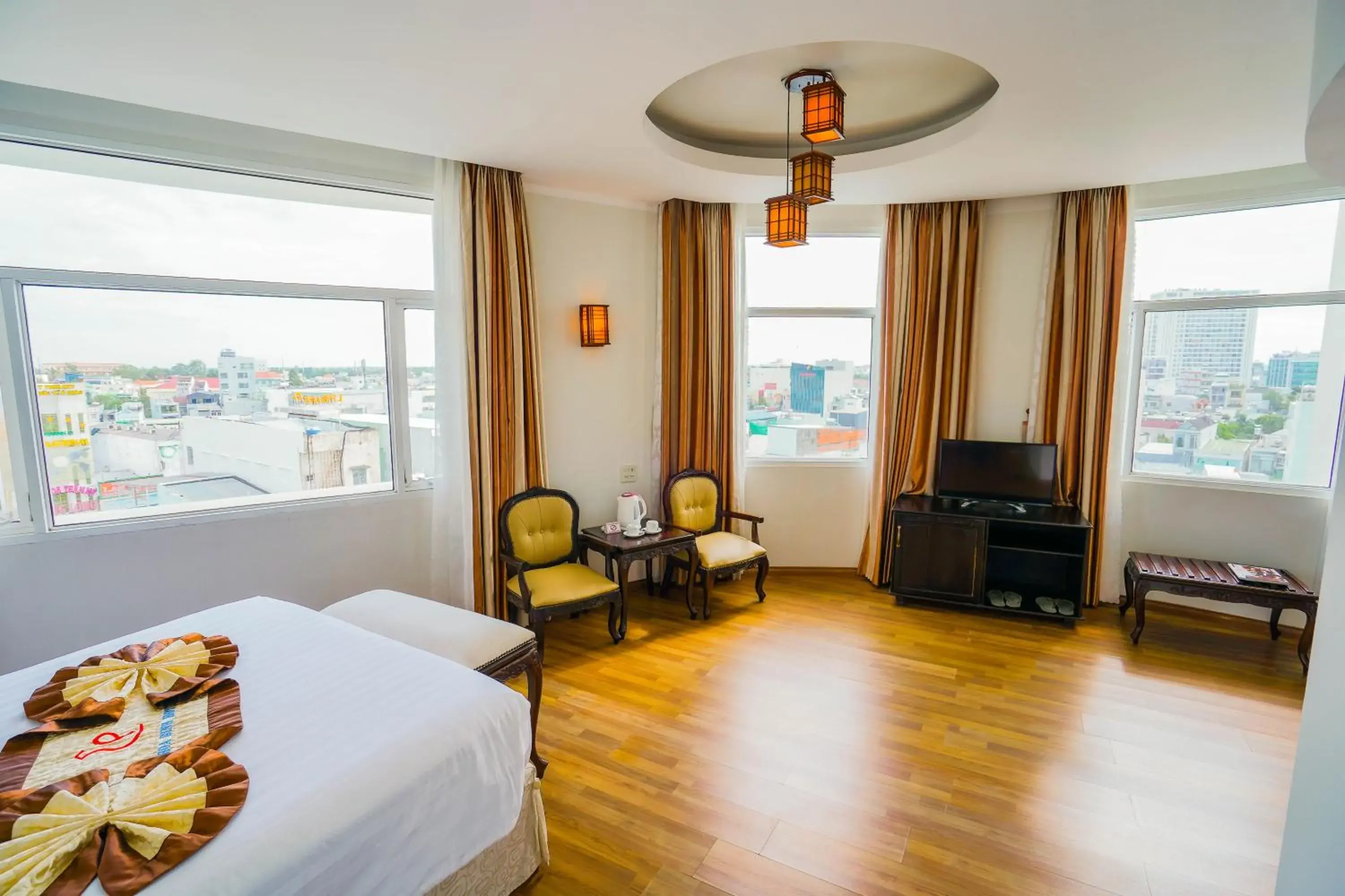 Deluxe Double Room in Hoa Binh 1 Hotel Deluxe Double Room in Hoa Binh 1 Hotel