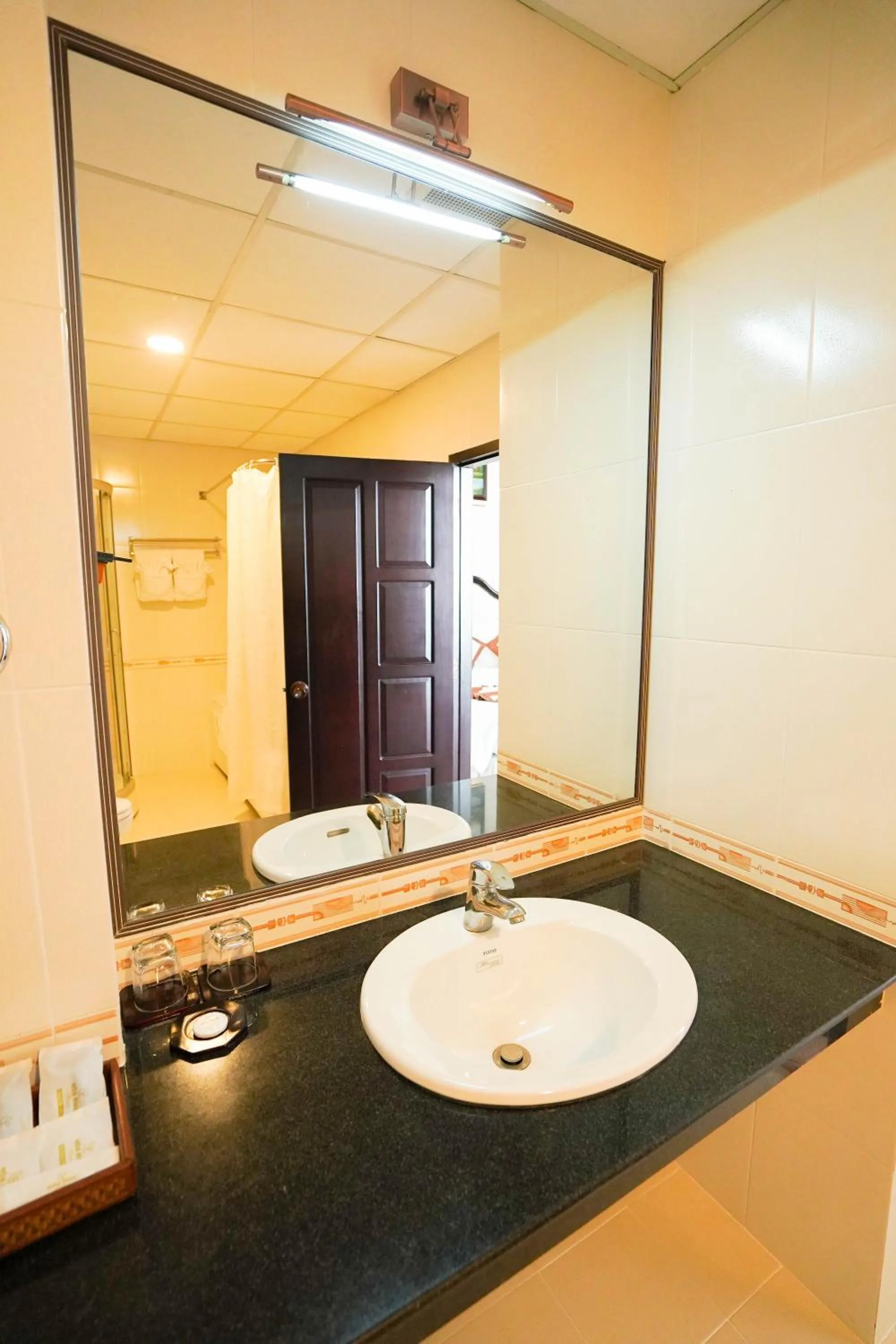 Bathroom in Hoa Binh 1 Hotel