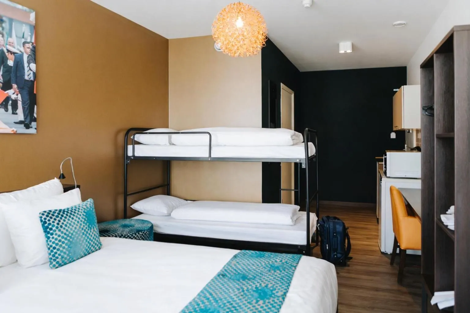 Bed in The Hague Teleport Hotel - Free Parking