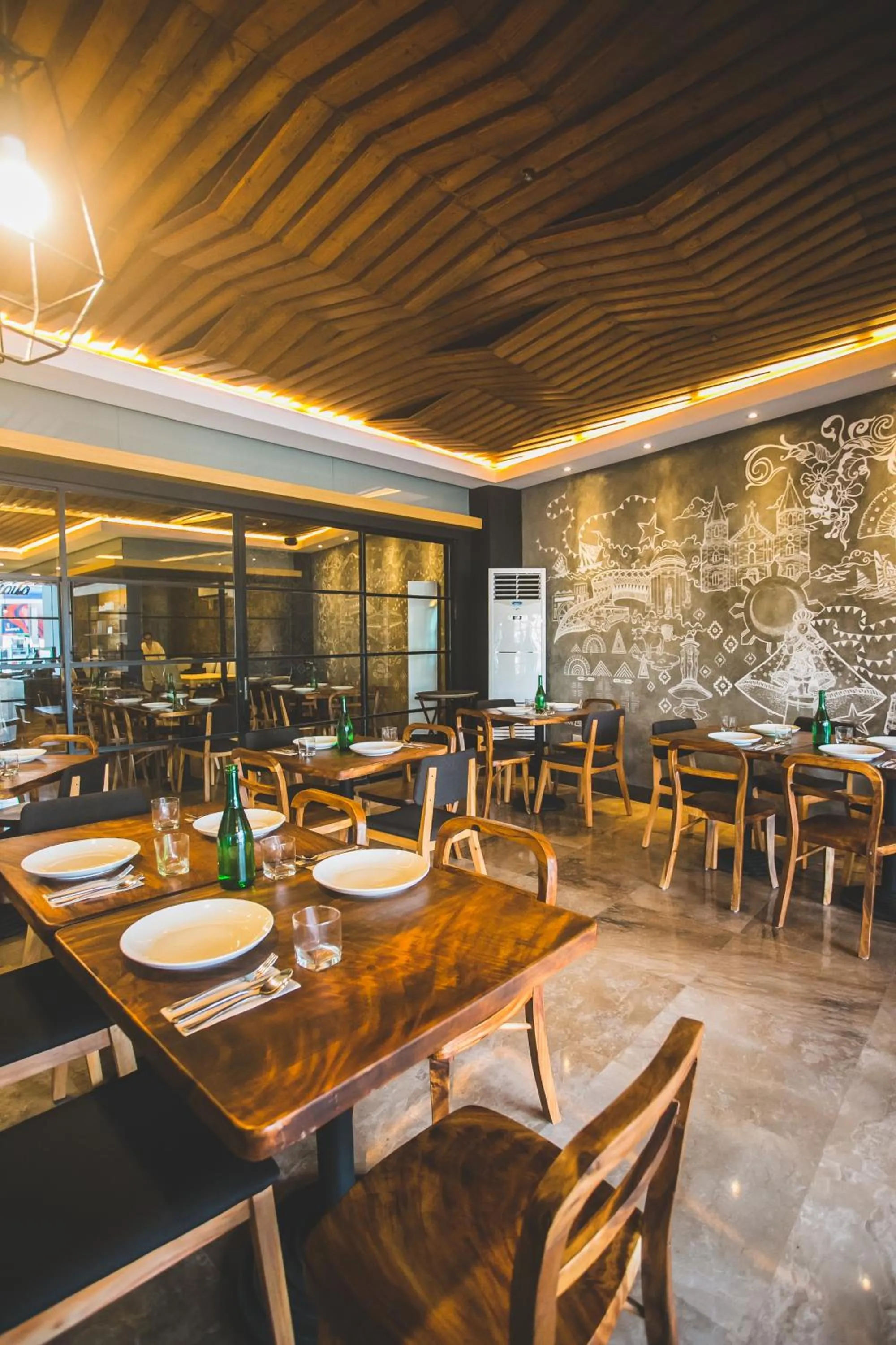 Restaurant/places to eat in La Fiesta Hotel