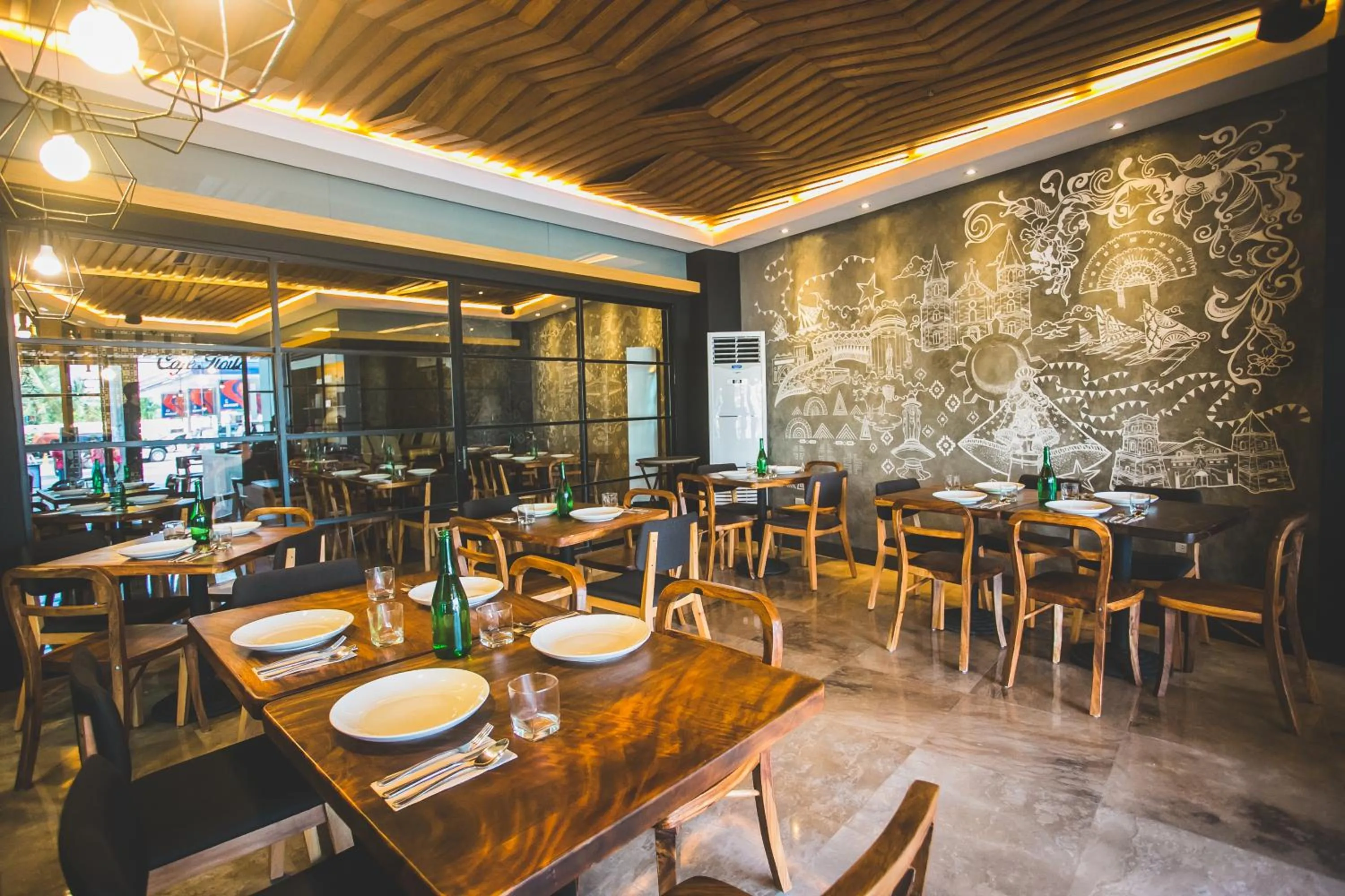 Restaurant/places to eat in La Fiesta Hotel