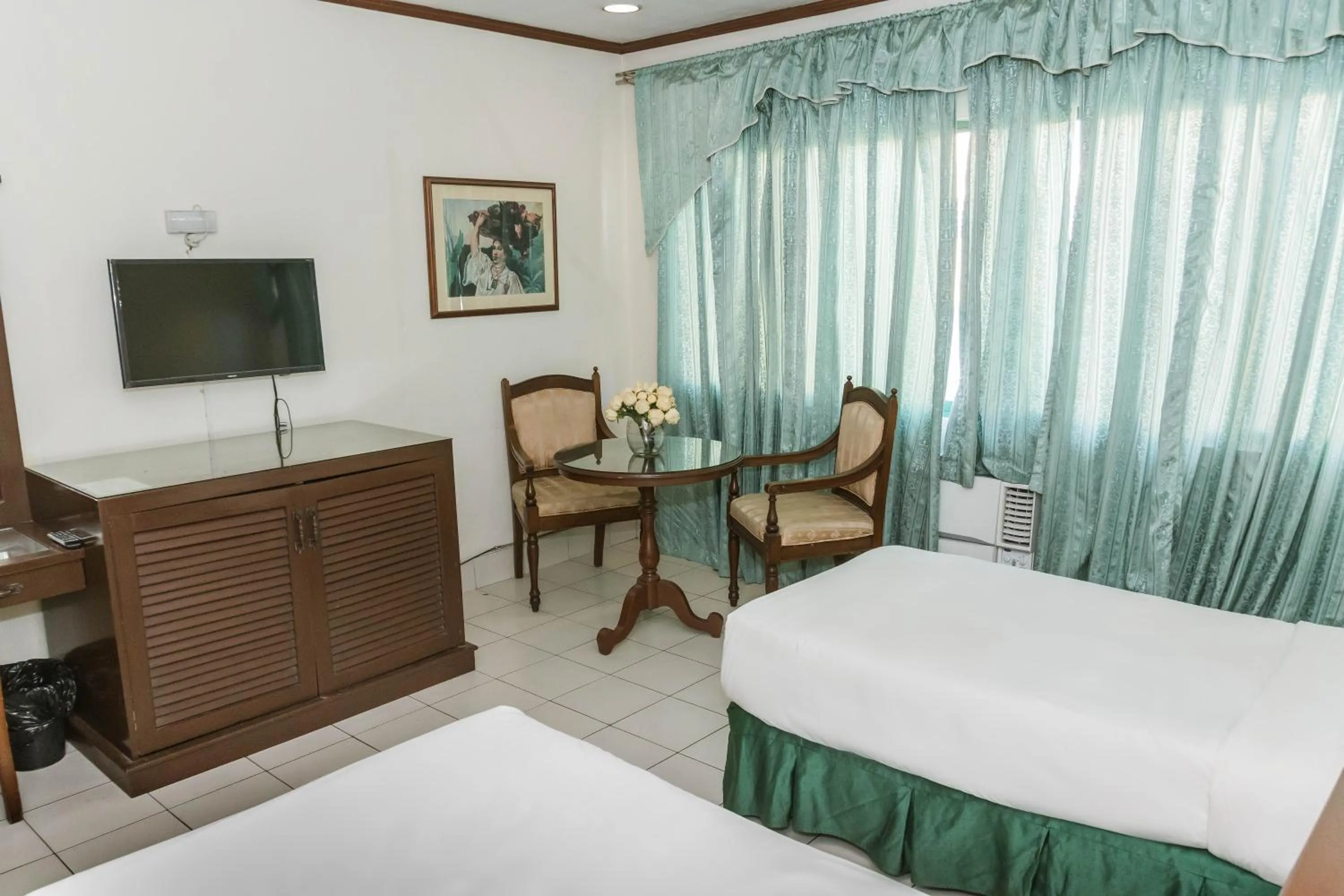 Bedroom, Bed in La Fiesta Hotel