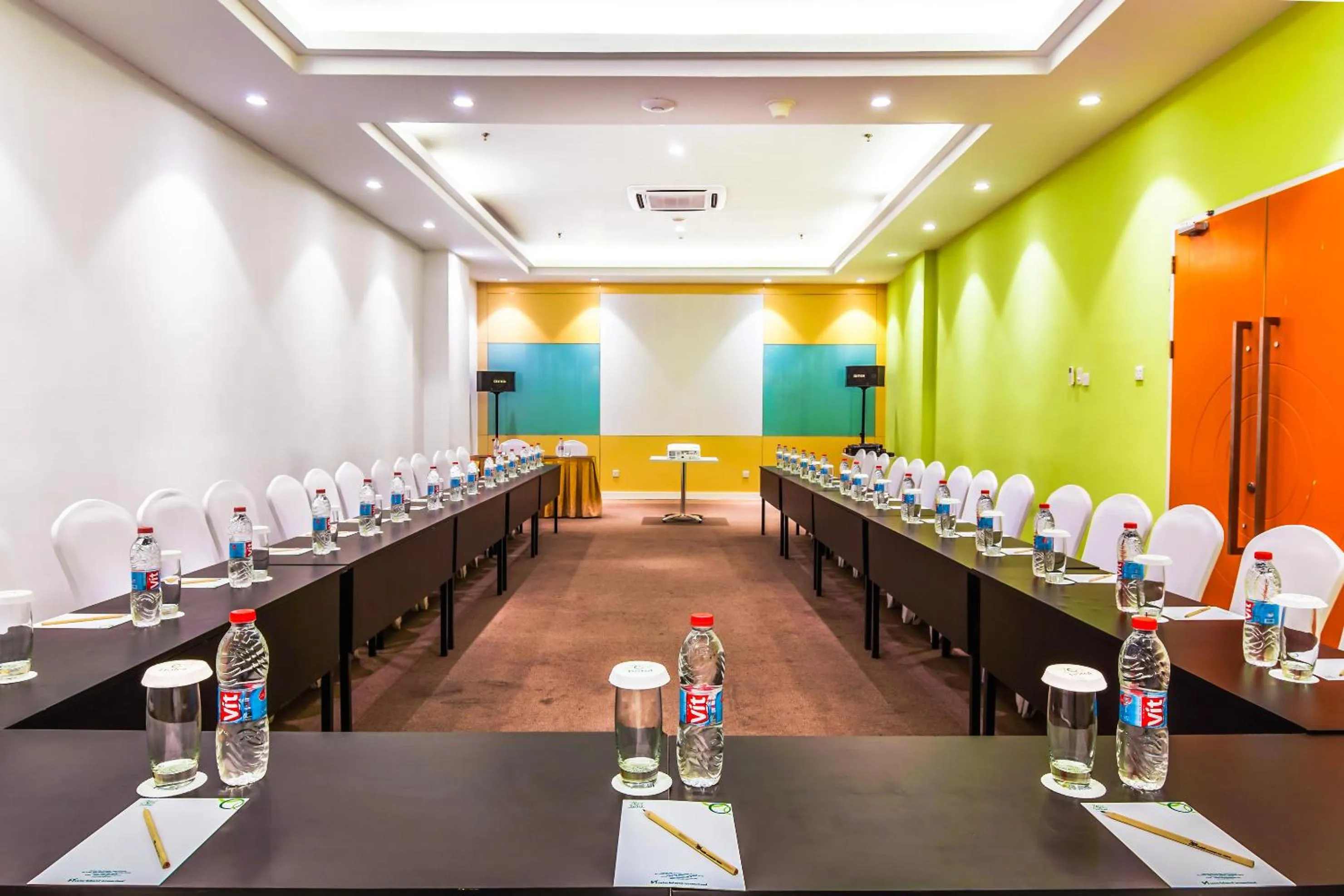 Meeting/conference room in Zest Harbour Bay Batam by Swiss-Belhotel International