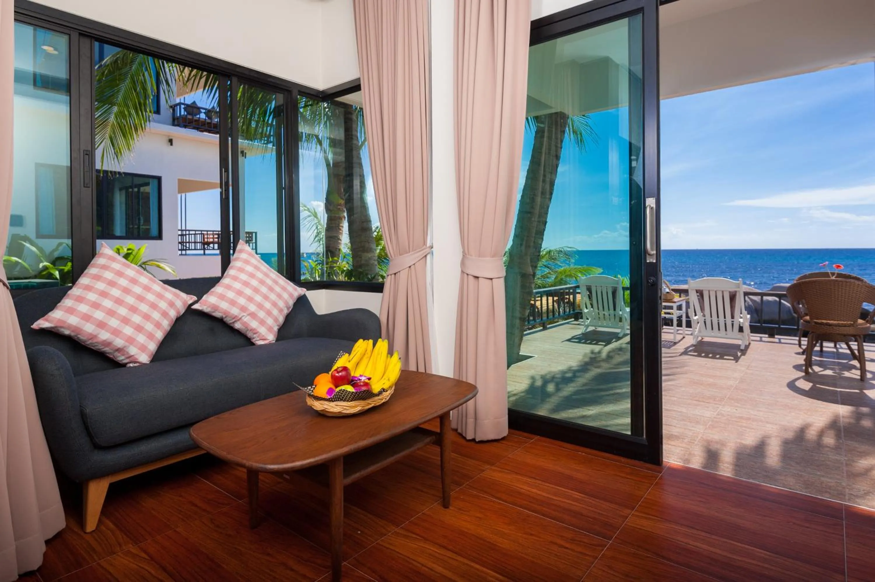 Seating area in Simple Life Cliff View Resort