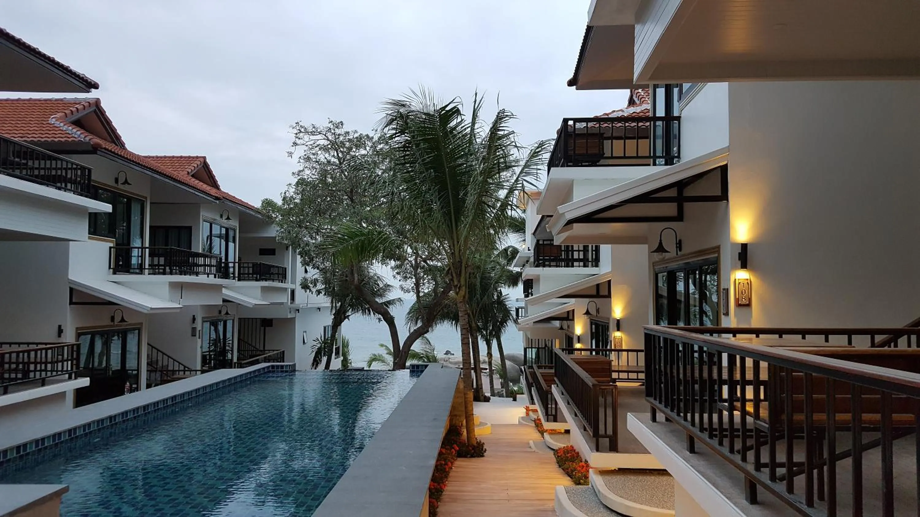 Swimming pool in Simple Life Cliff View Resort