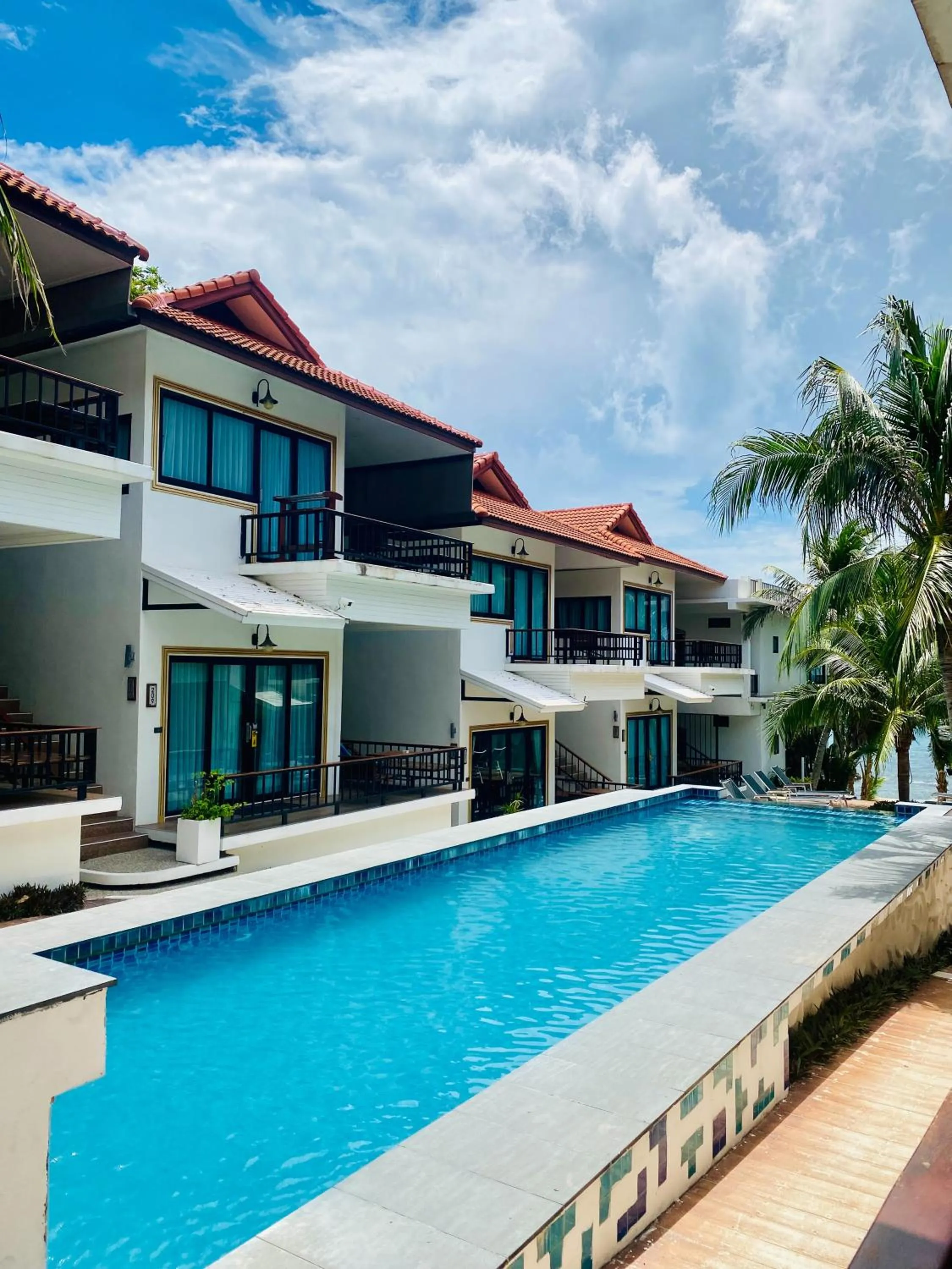 Swimming pool in Simple Life Cliff View Resort