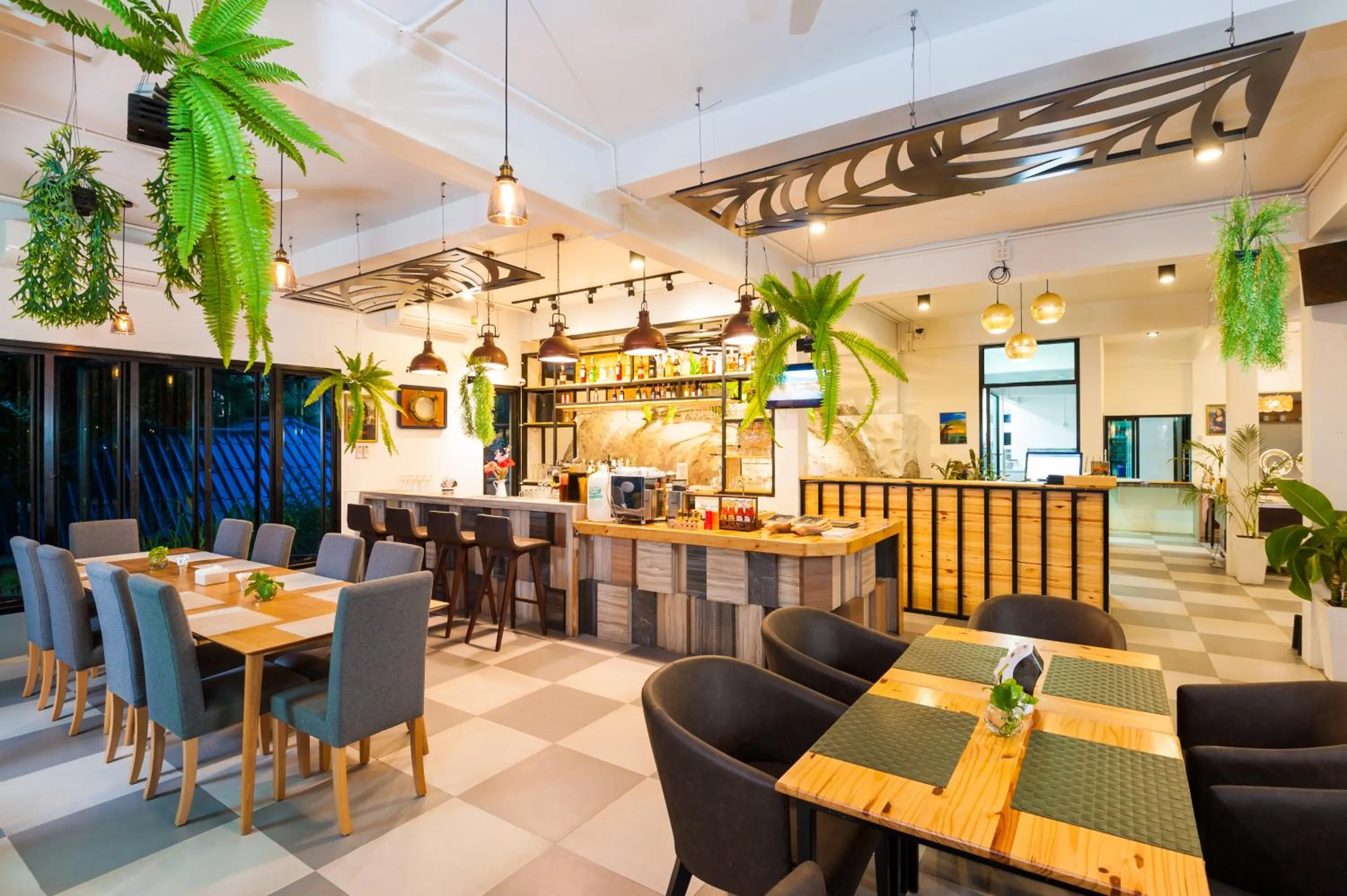 Restaurant/places to eat in Simple Life Cliff View Resort