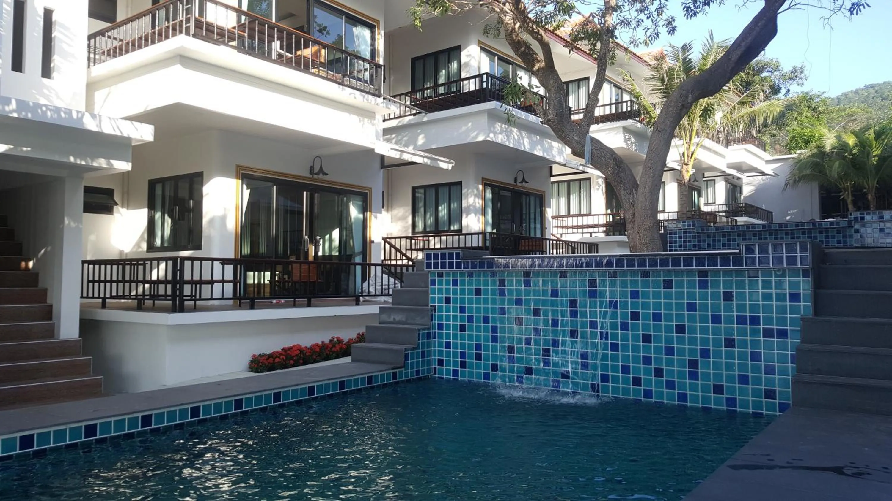 Swimming pool in Simple Life Cliff View Resort