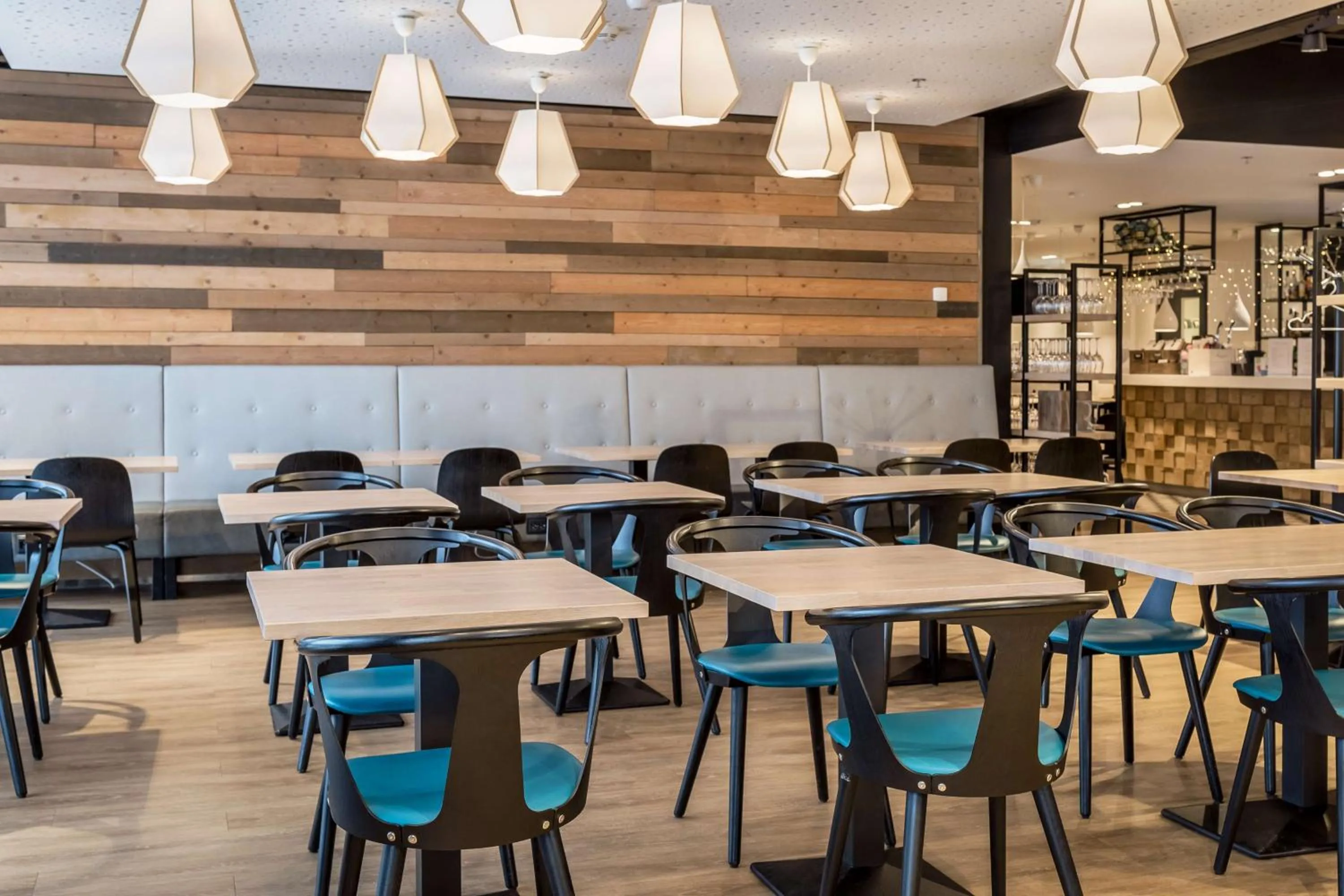 Restaurant/places to eat in Scandic Meilahti