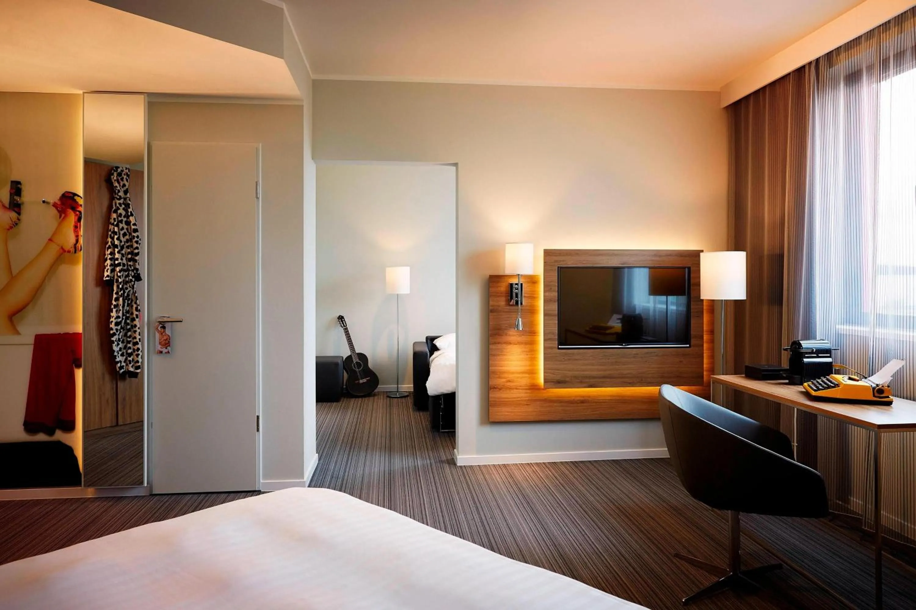 Photo of the whole room, Bed in Moxy Munich Airport