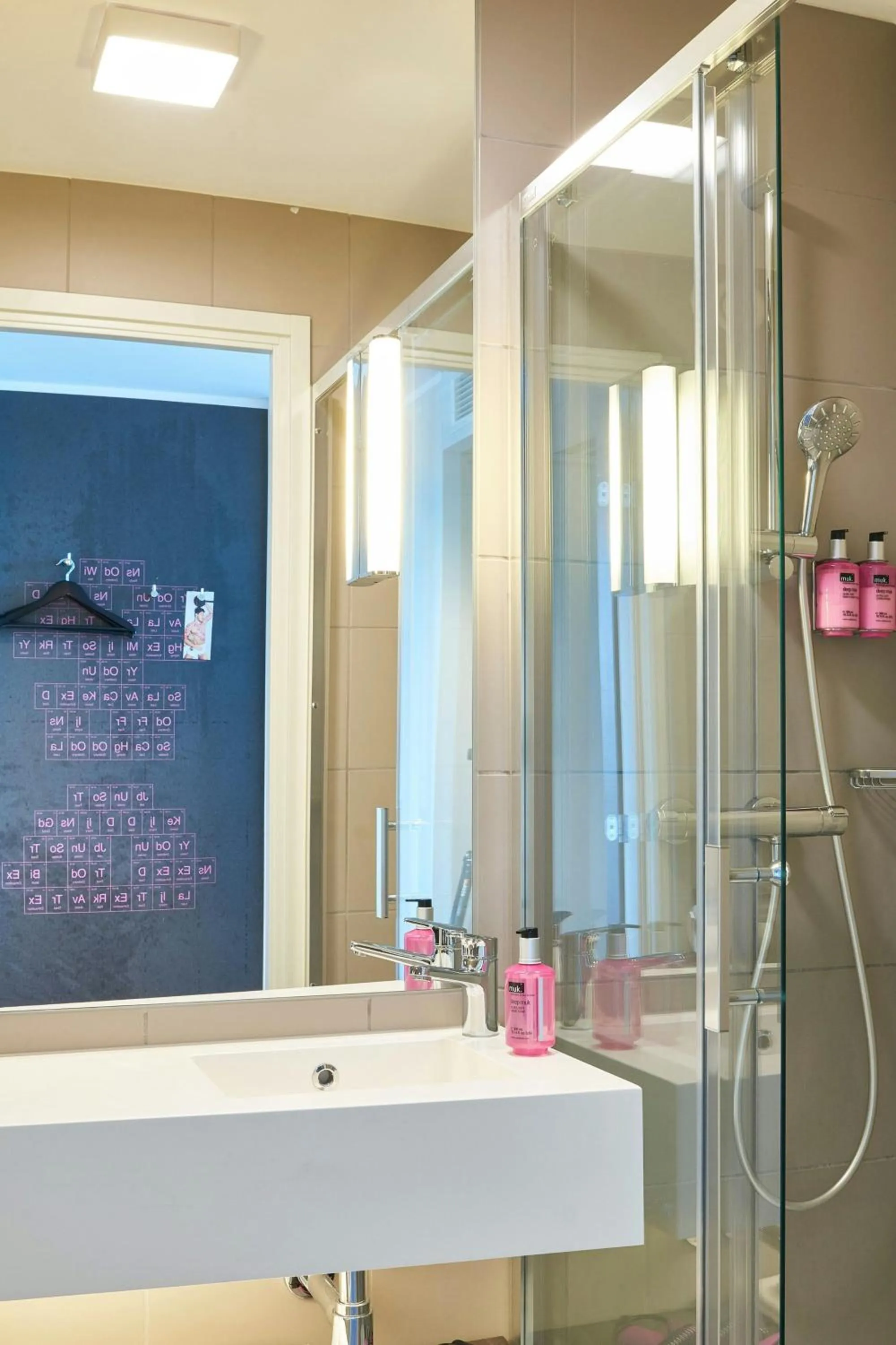 Bathroom in Moxy Munich Airport