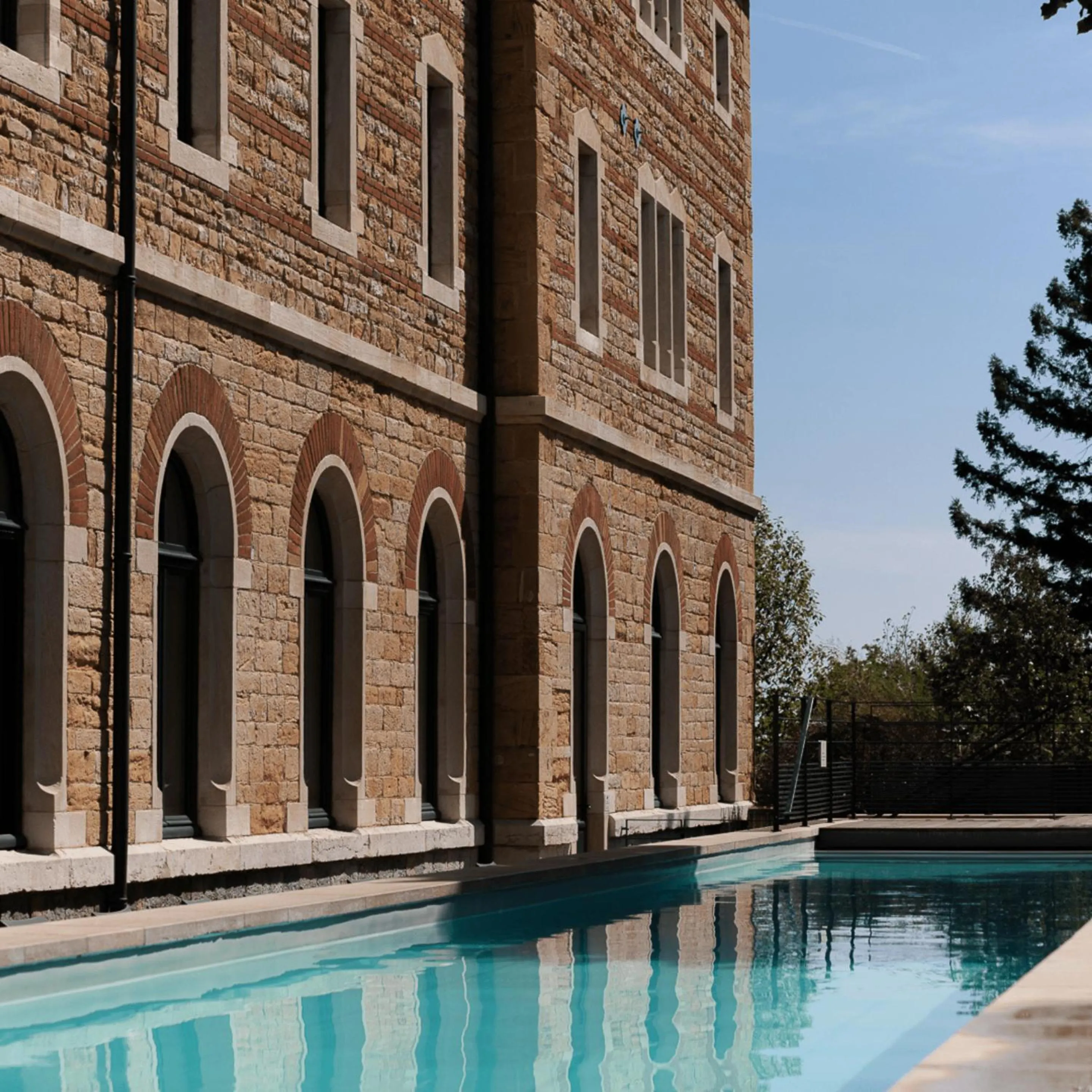 Swimming pool in Fourvière Hôtel