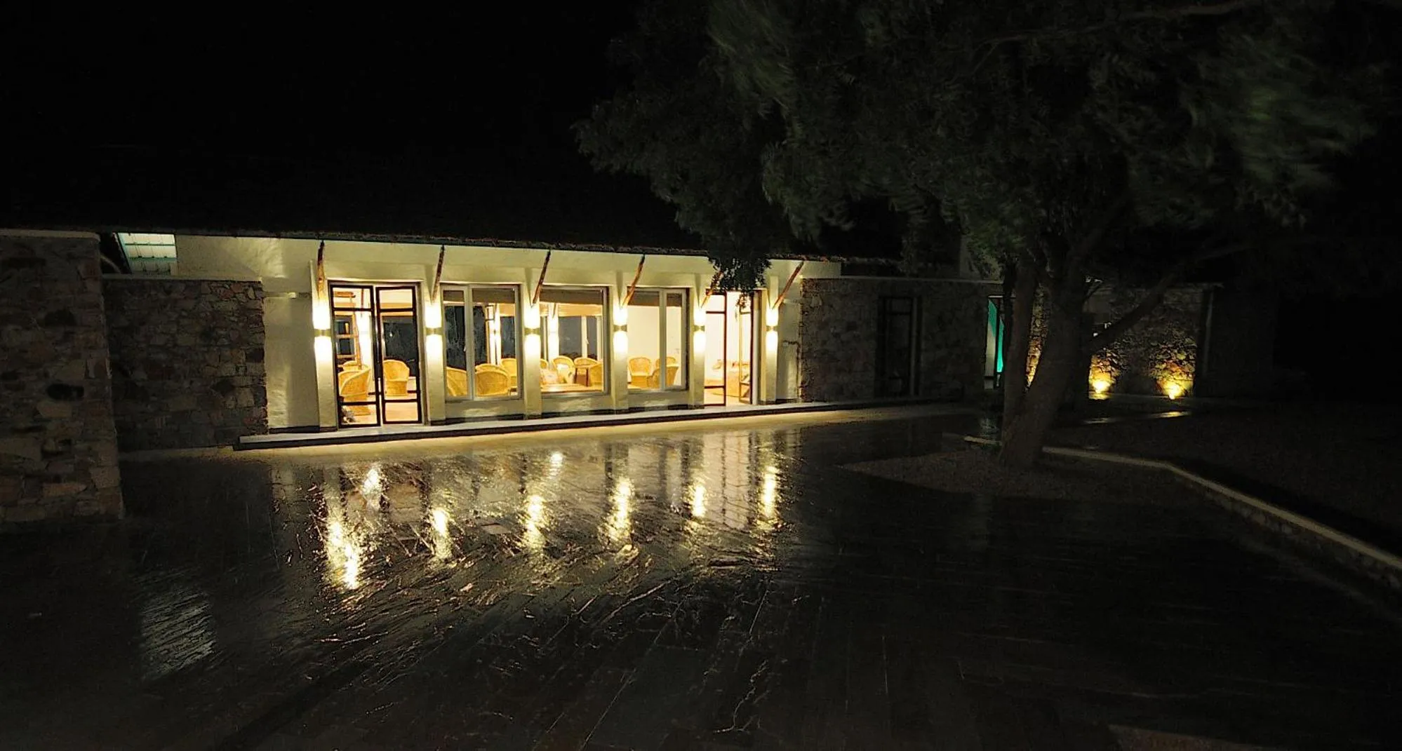 Coffee/tea facilities in Trees N Tigers Luxury Wildlife Lodge