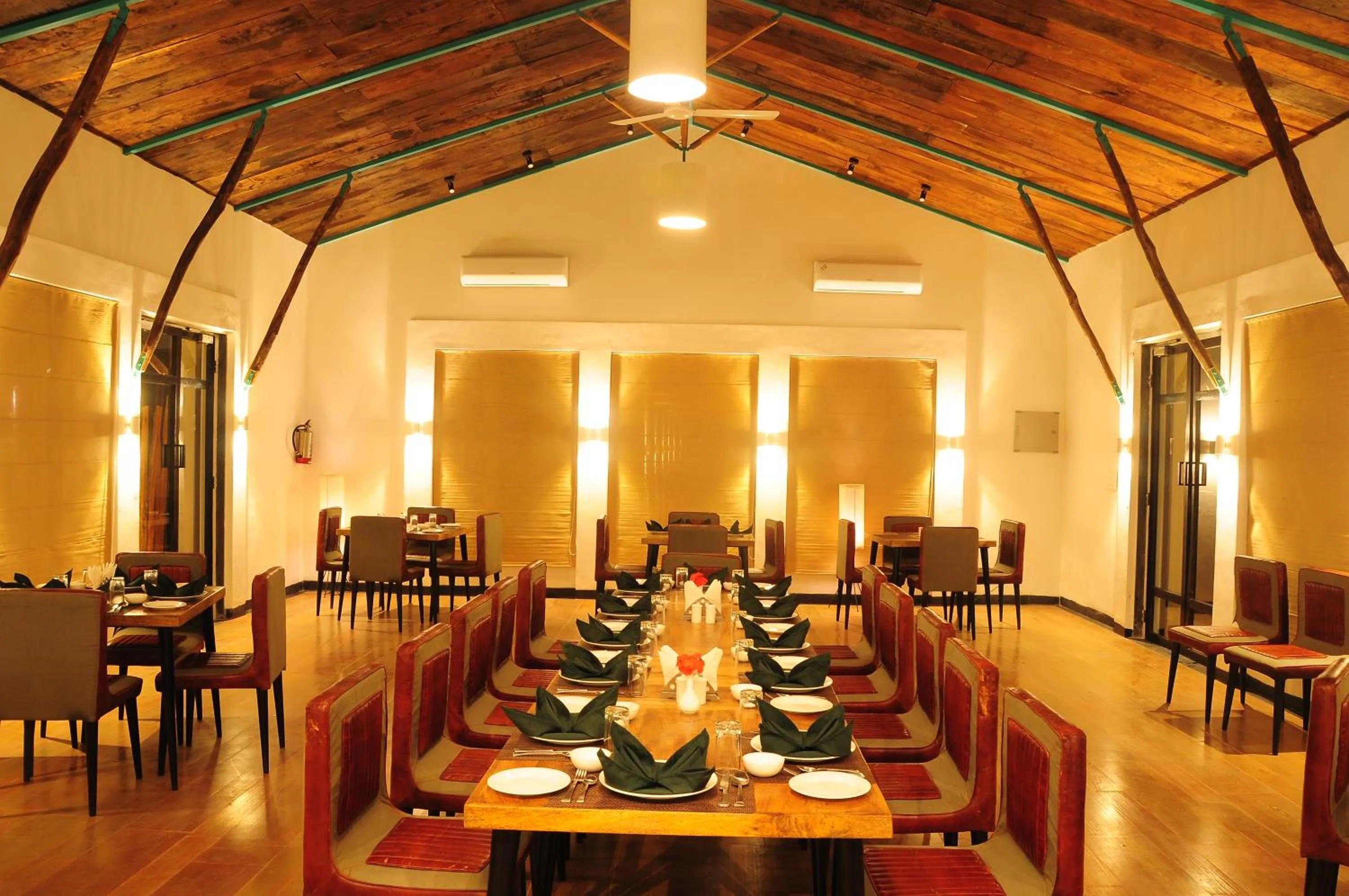 Restaurant/places to eat in Trees N Tigers Luxury Wildlife Lodge