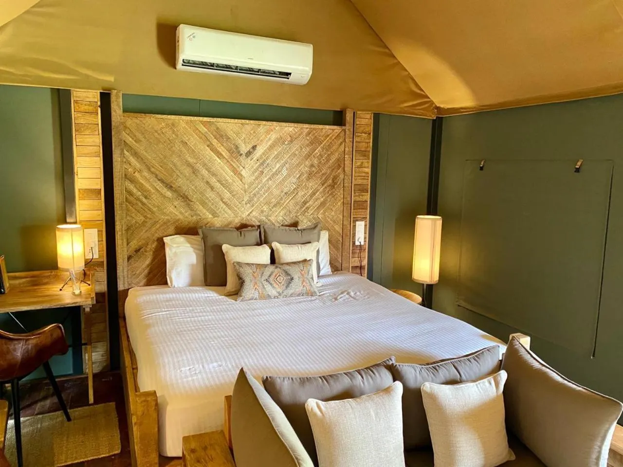 Bed in Trees N Tigers Luxury Wildlife Lodge