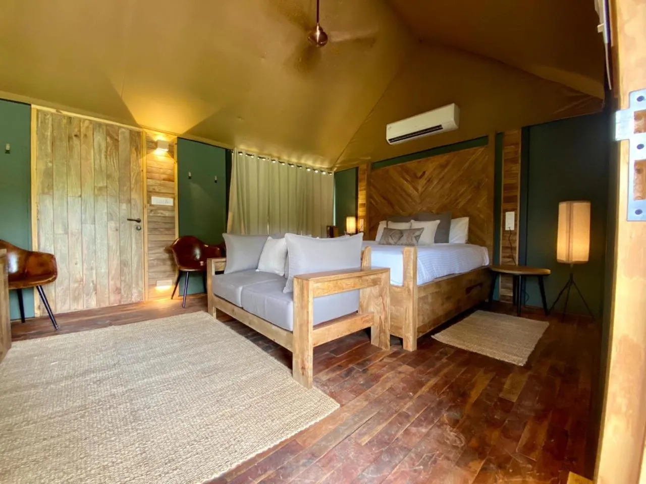 Bed in Trees N Tigers Luxury Wildlife Lodge