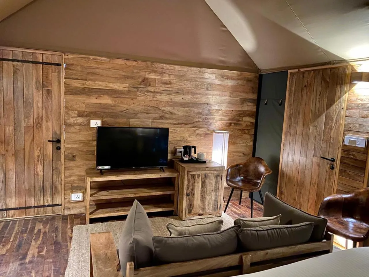 Living room in Trees N Tigers Luxury Wildlife Lodge