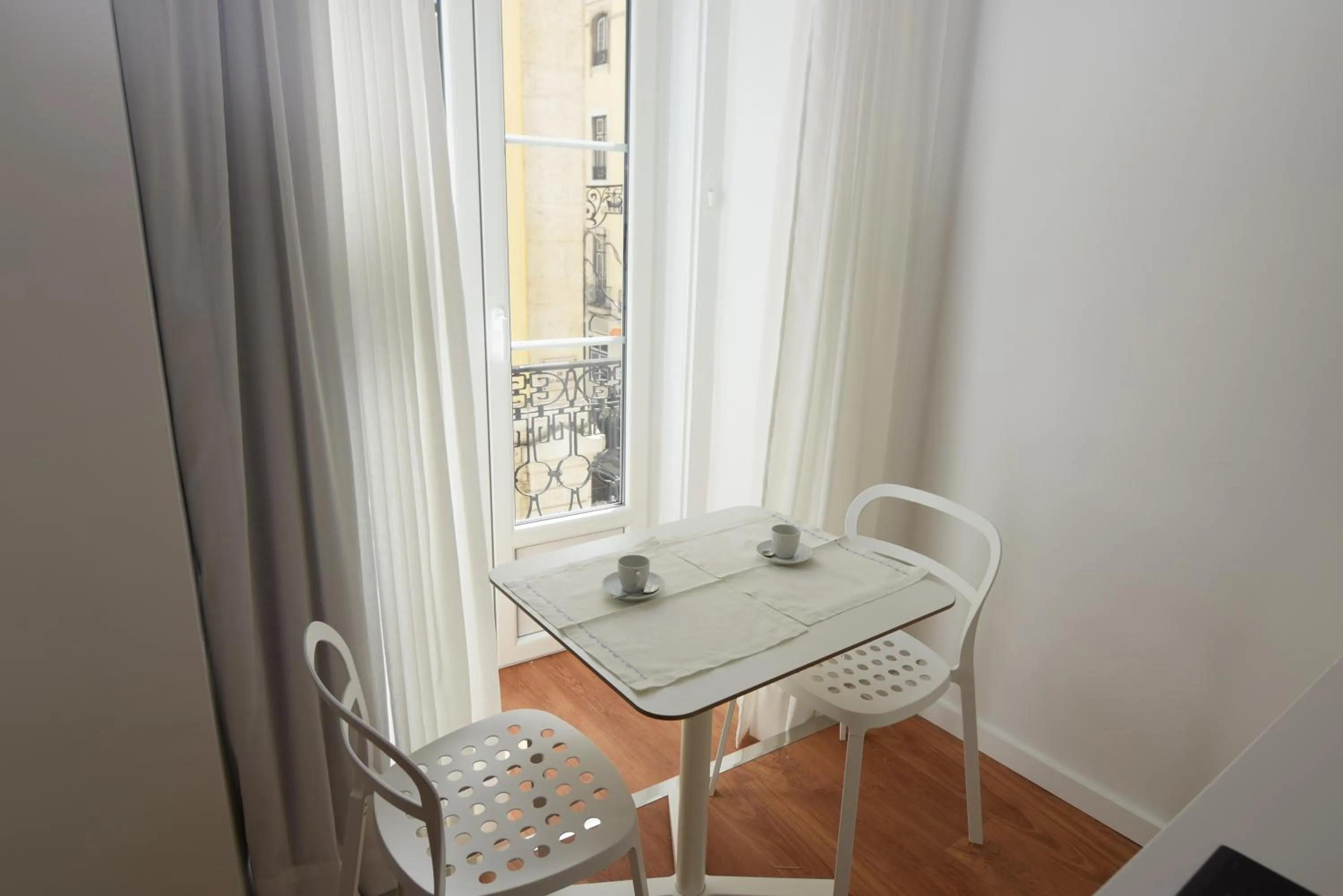 Day in Dream Chiado Apartments