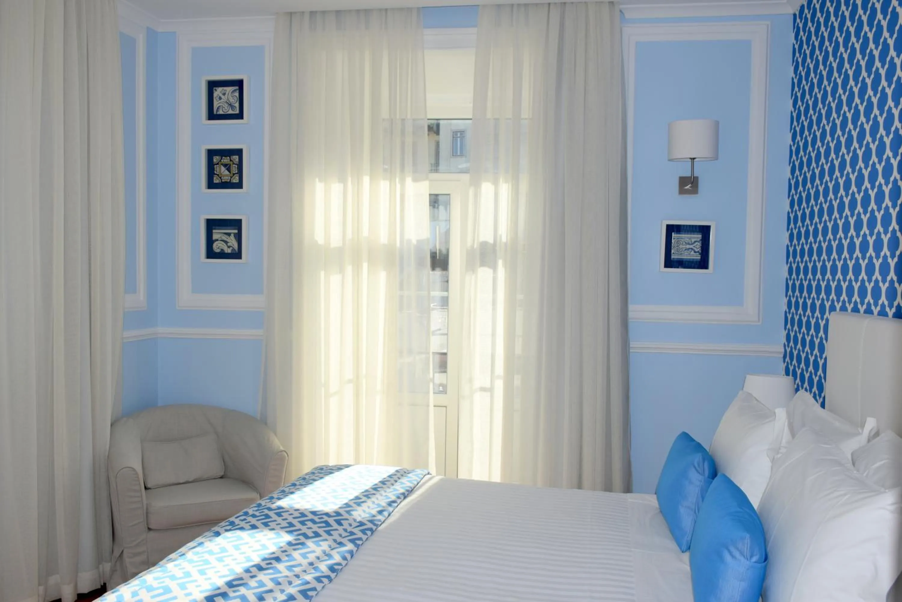 Photo of the whole room, Bed in Dream Chiado Apartments