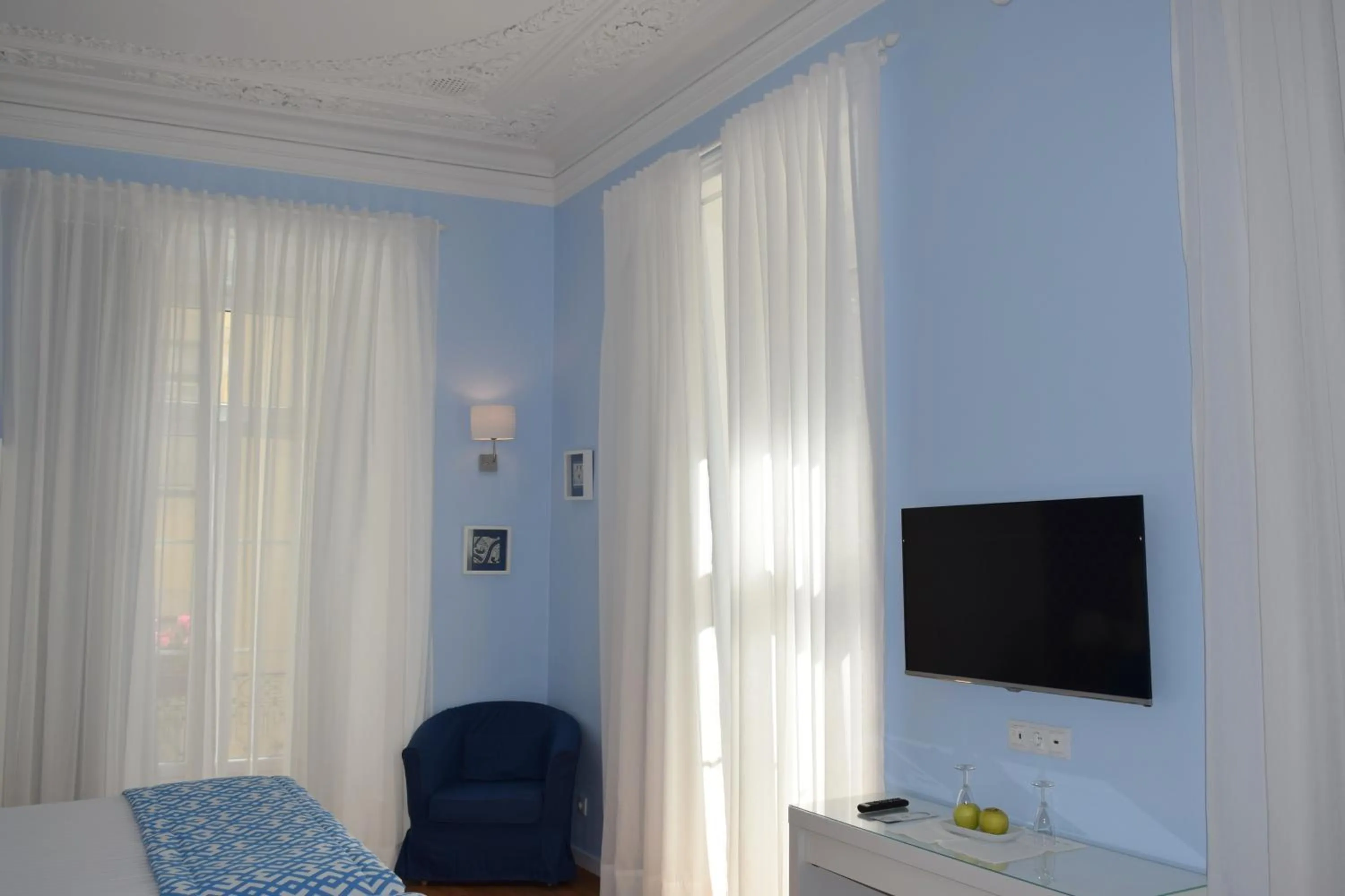 TV and multimedia in Dream Chiado Apartments