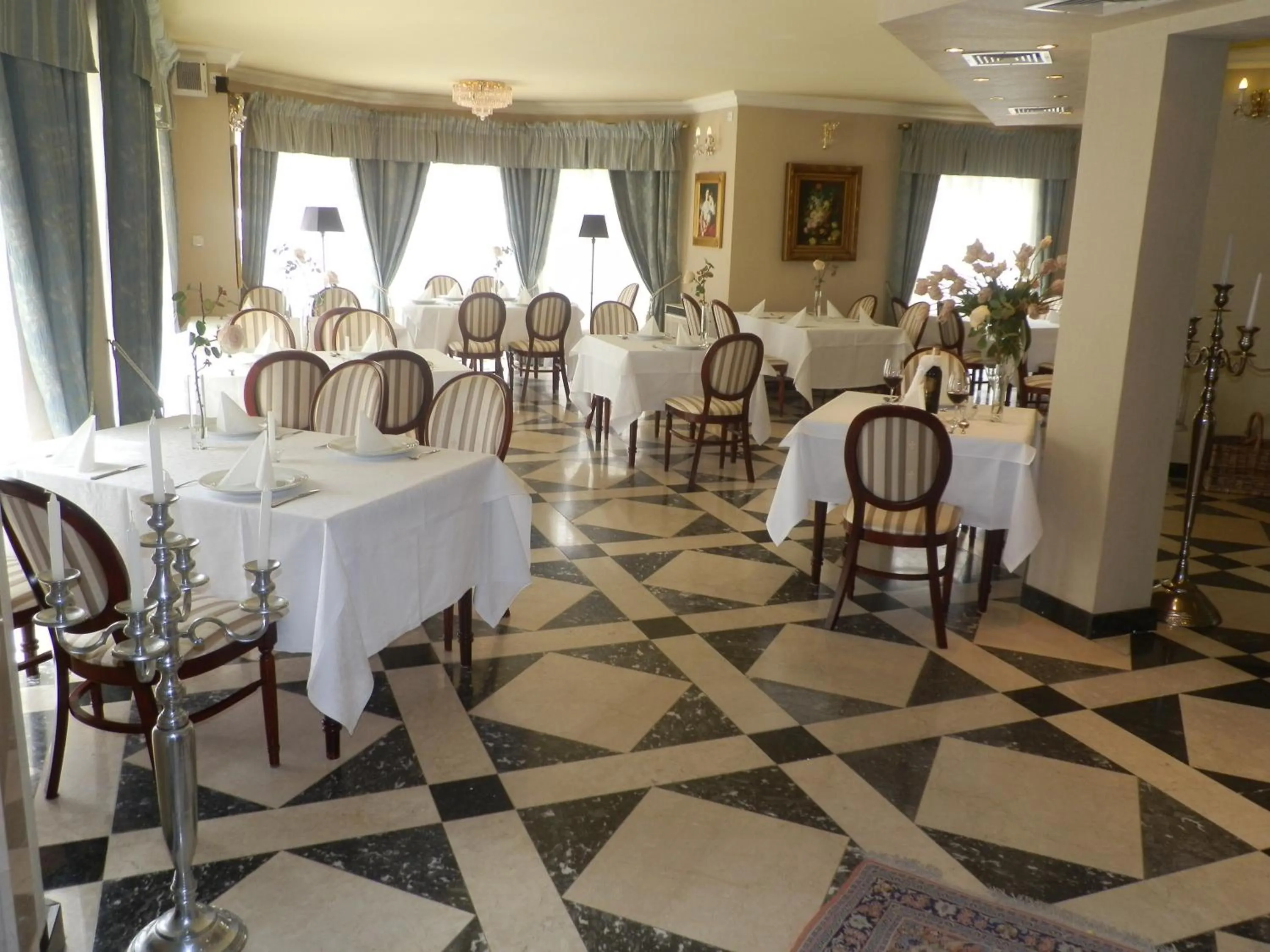 Restaurant/places to eat in Willa Alexander Resort & SPA - caloroczny kryty BASEN