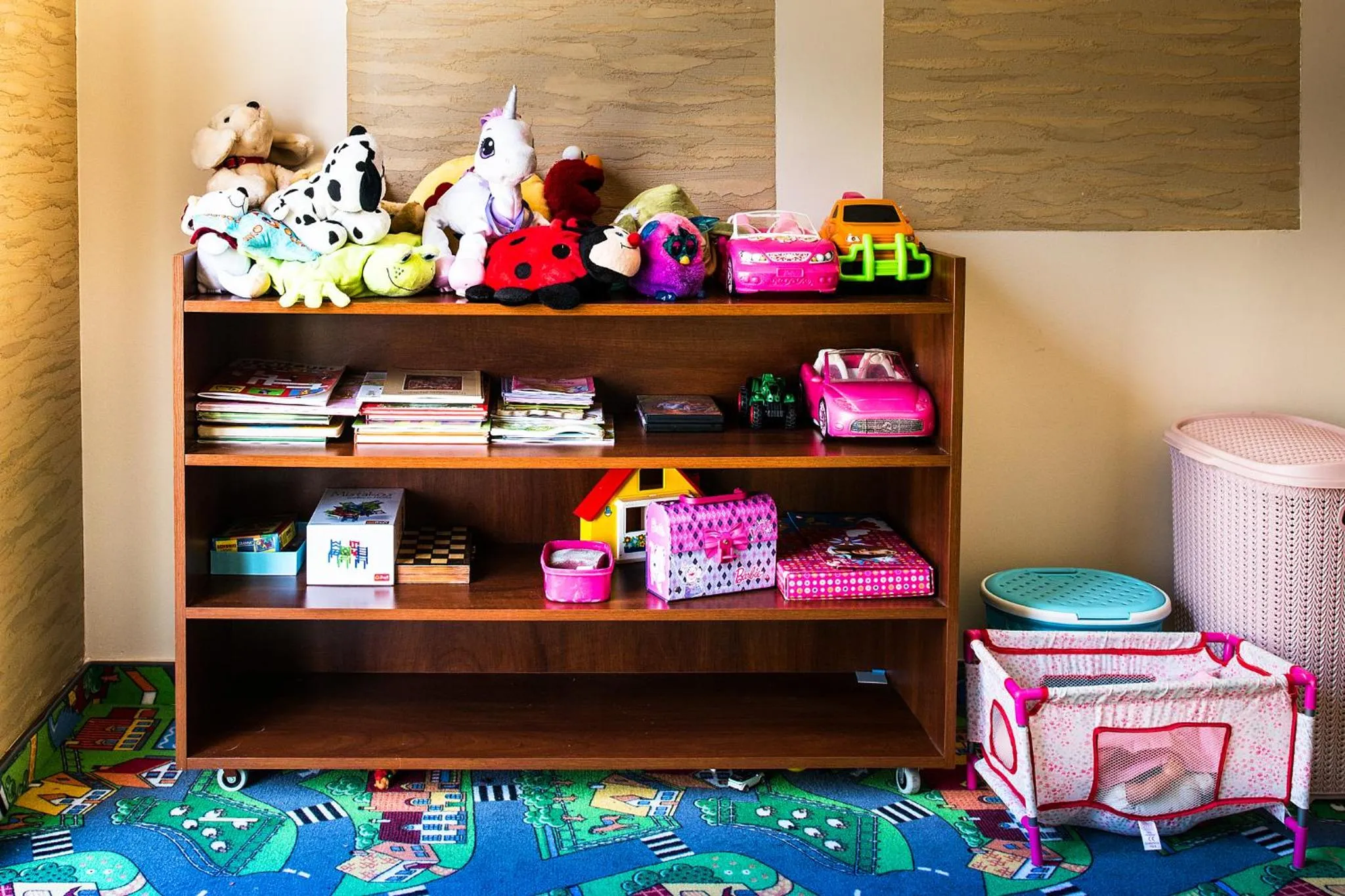 children in Willa Alexander Resort & SPA - caloroczny kryty BASEN