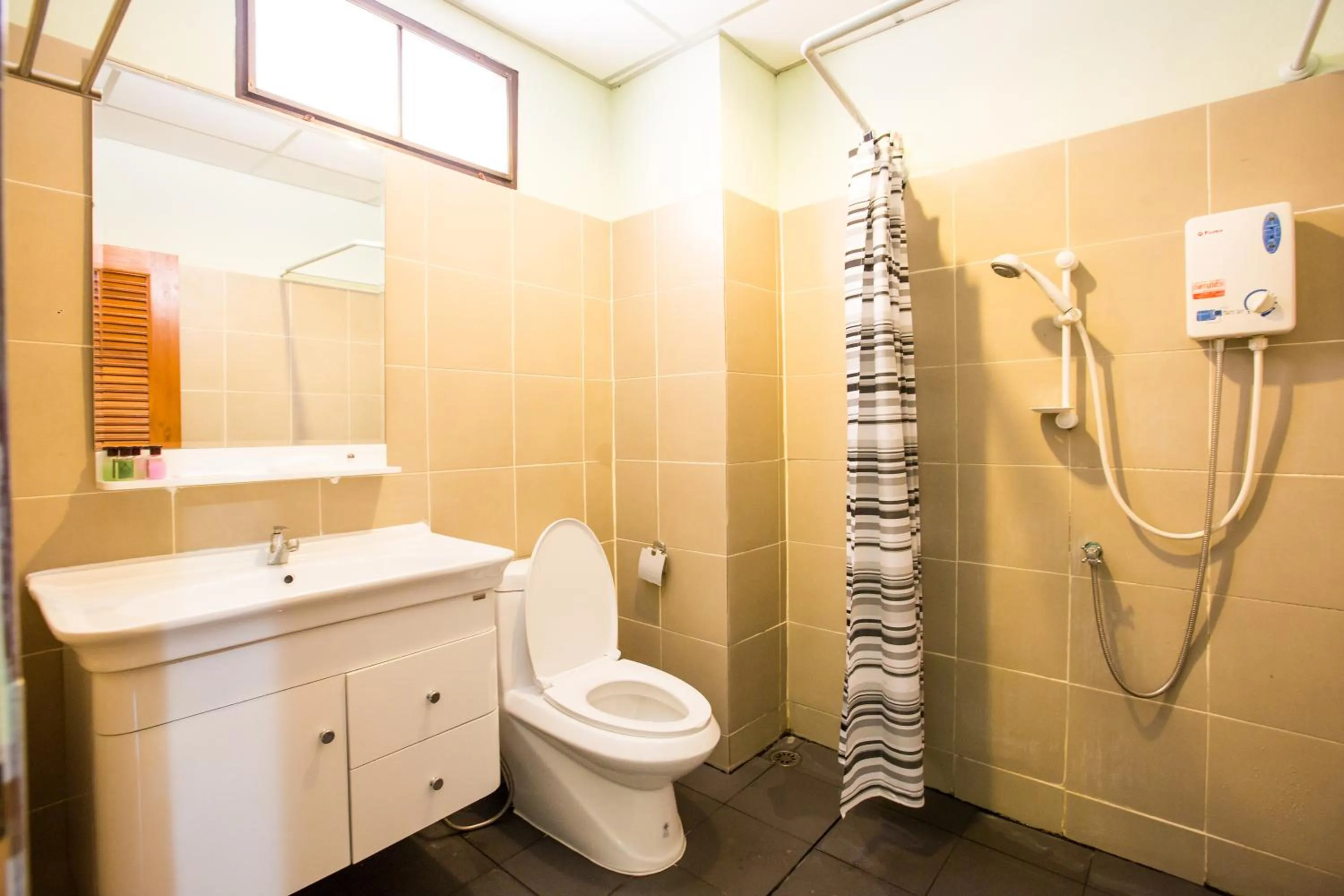 Bathroom in Banlanna Hotel Lampang