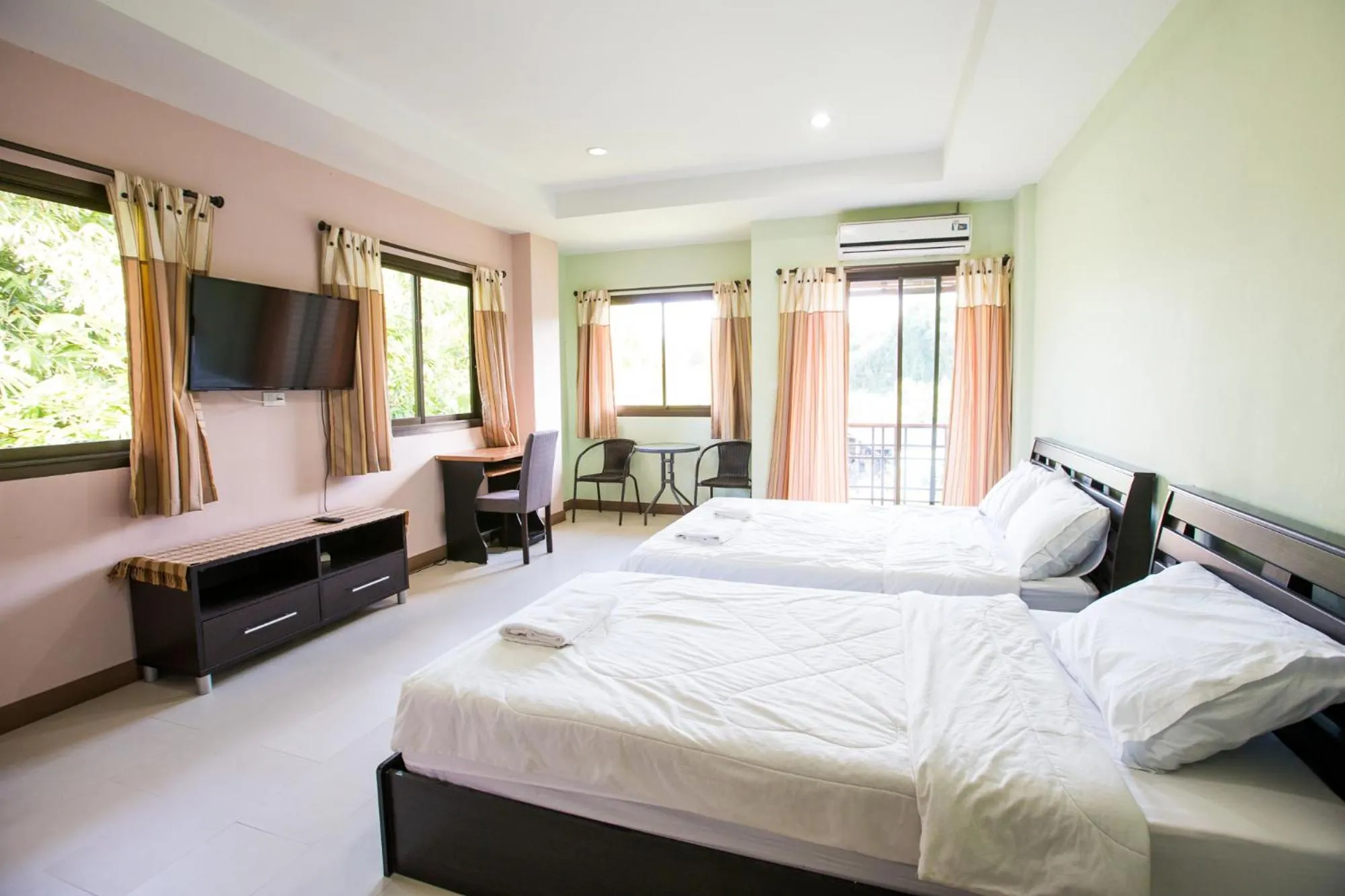 Photo of the whole room, Bed in Banlanna Hotel Lampang