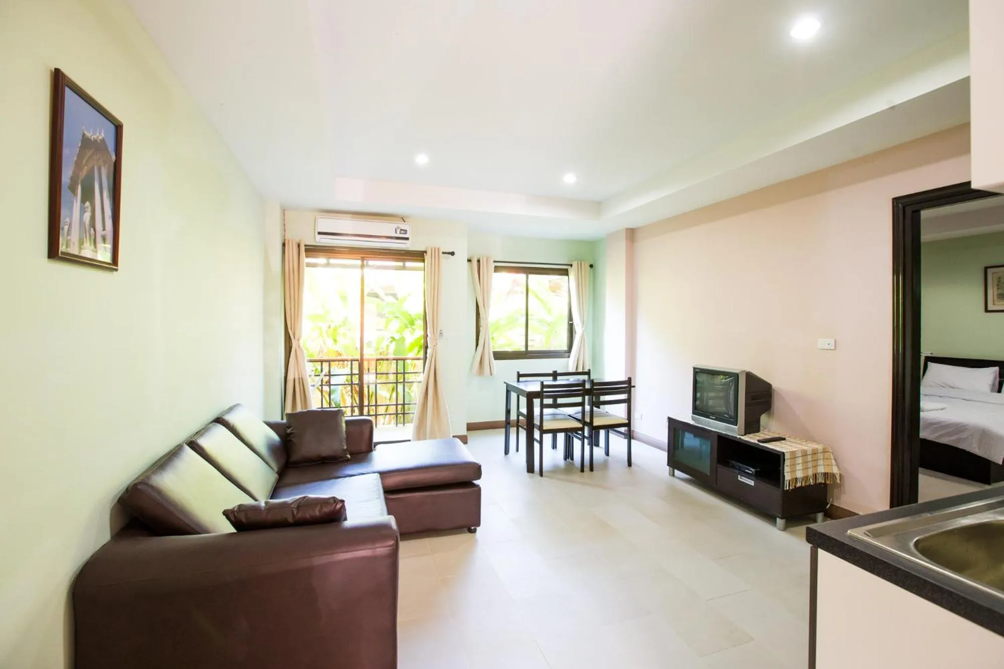 Kitchen or kitchenette in Banlanna Hotel Lampang