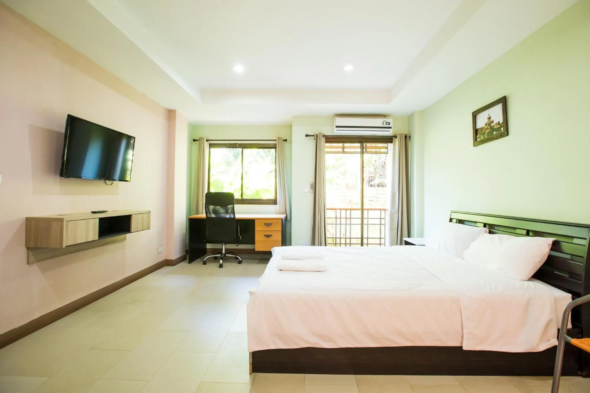 Photo of the whole room, Bed in Banlanna Hotel Lampang