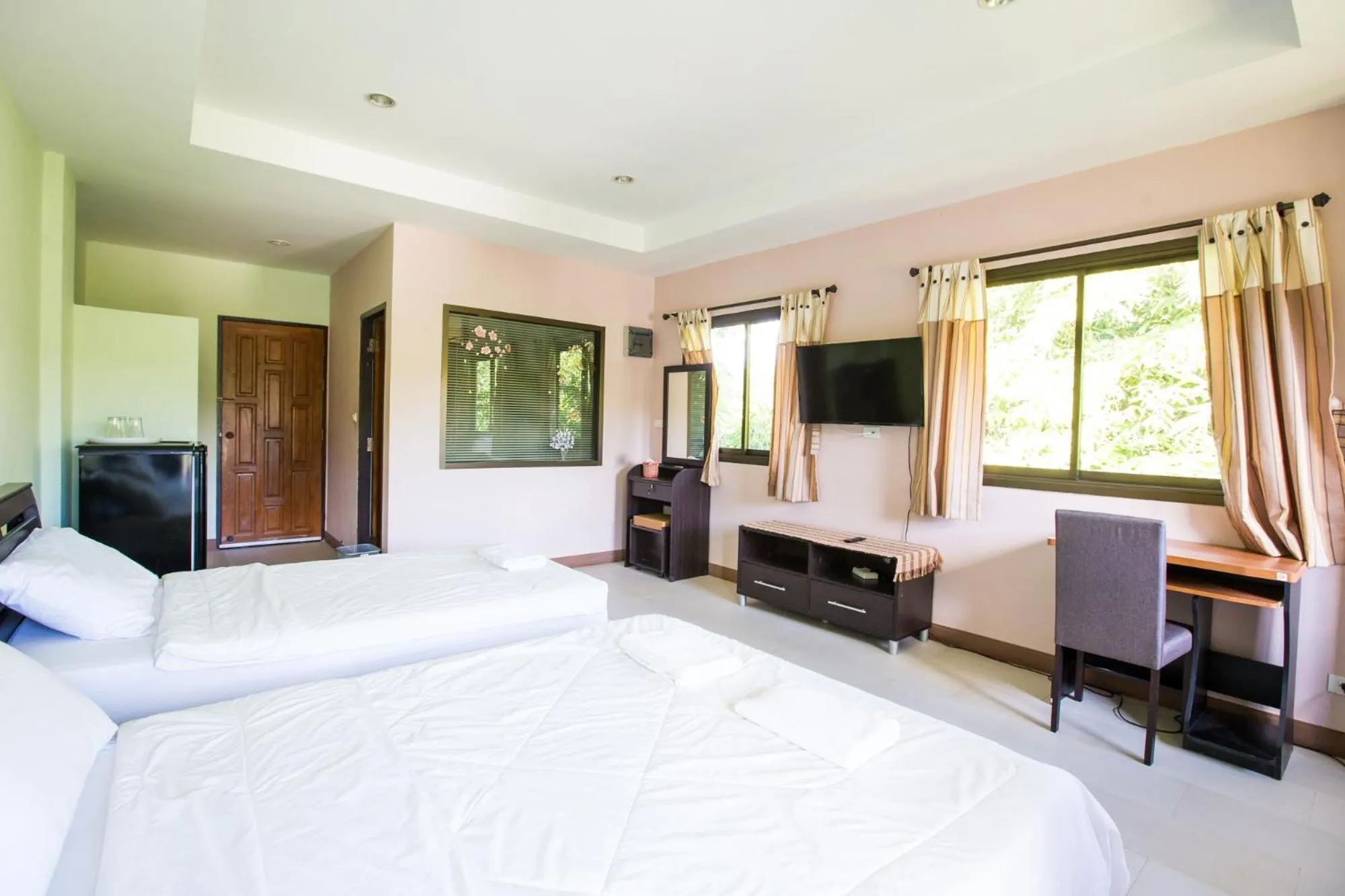 Photo of the whole room, Bed in Banlanna Hotel Lampang