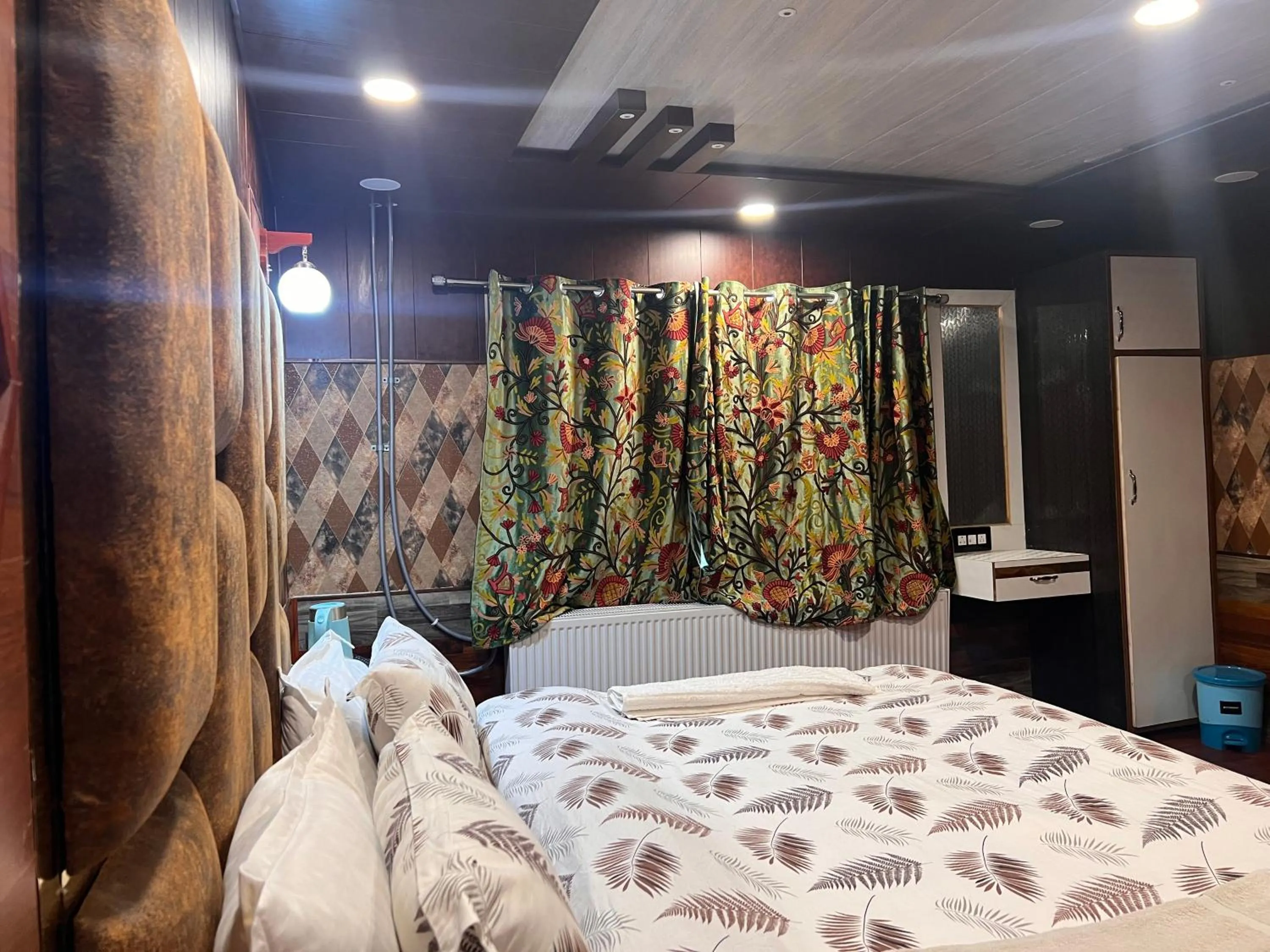 View (from property/room), Bed in Pine View Resort