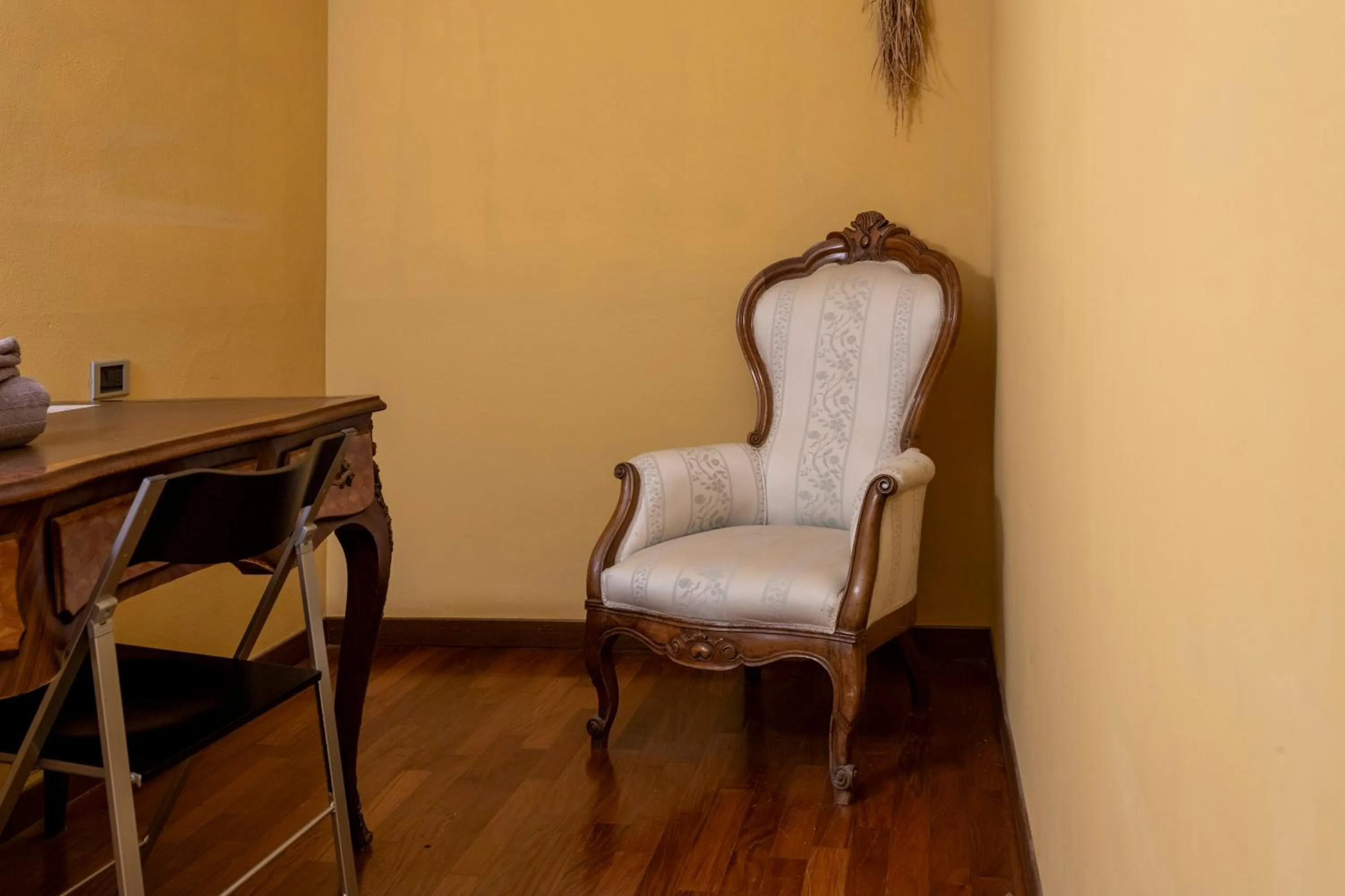 Seating area in B&B Cascina Baraggione
