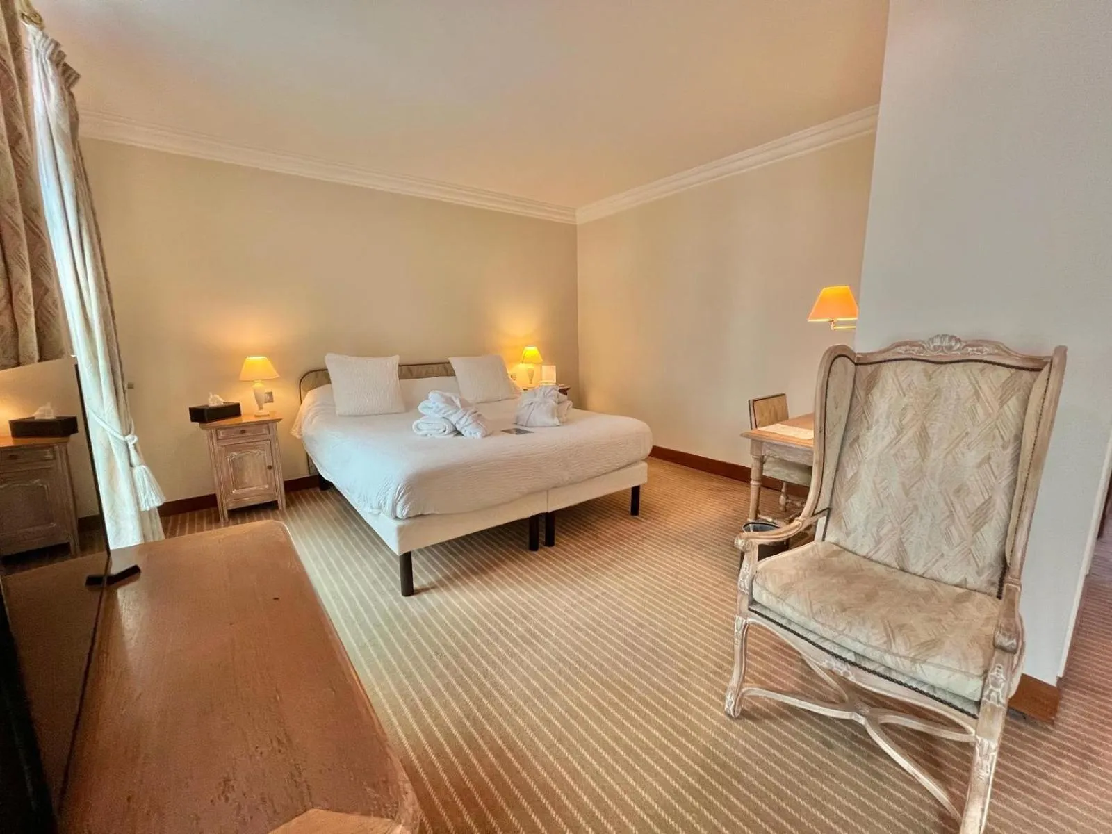 Bedroom, Bed in Logis Hôtel Le Rivage