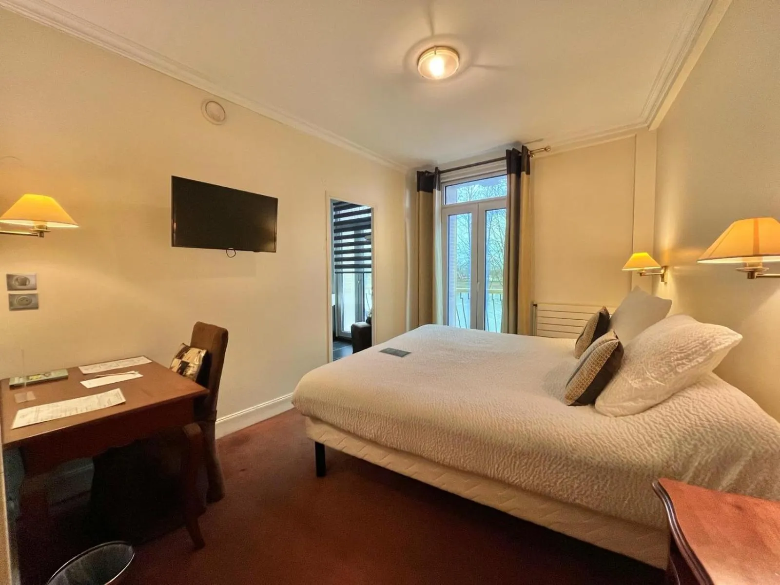 Bedroom, Bed in Logis Hôtel Le Rivage