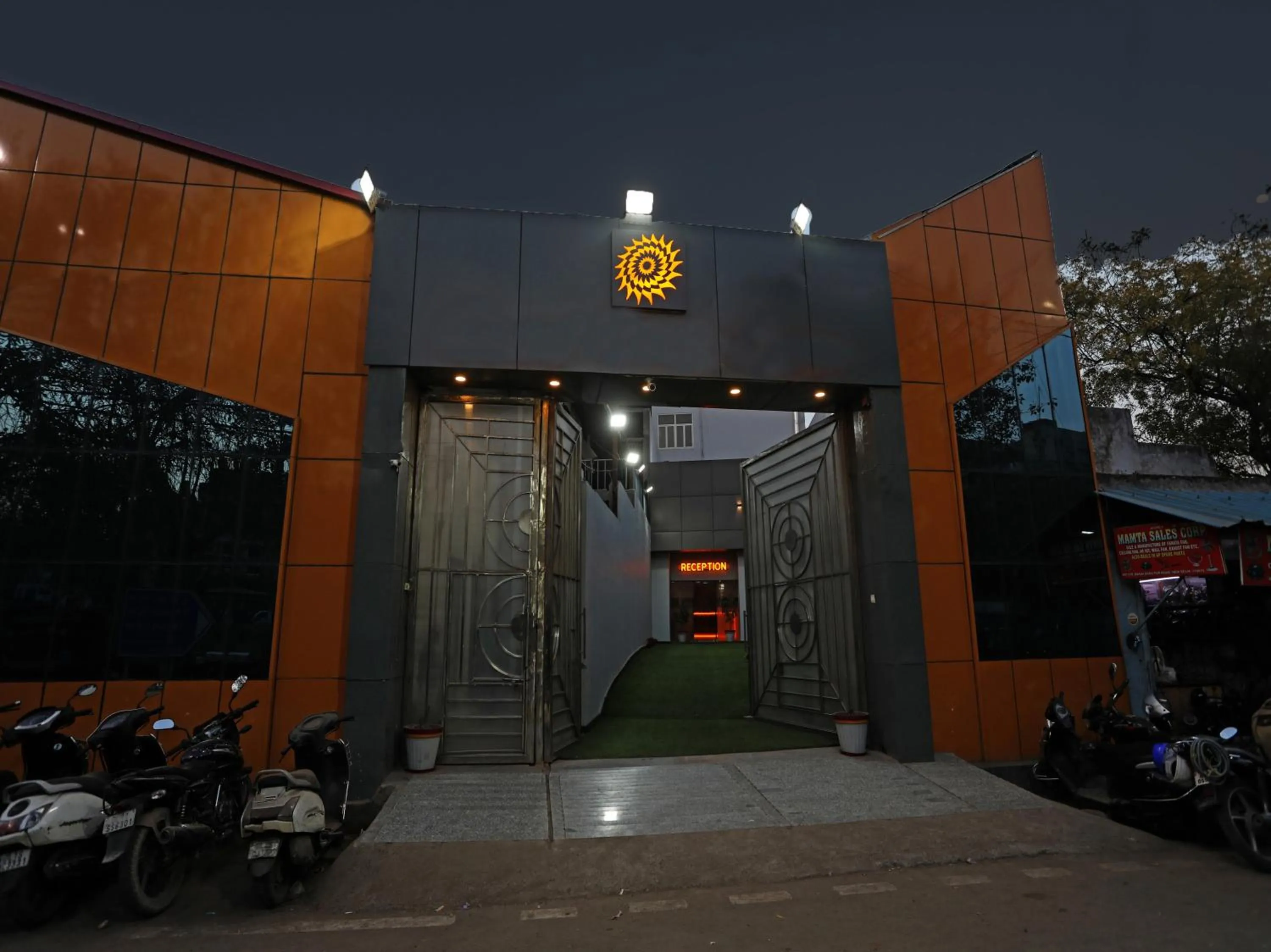 Facade/entrance in Super Townhouse Grand Pacific Ocean