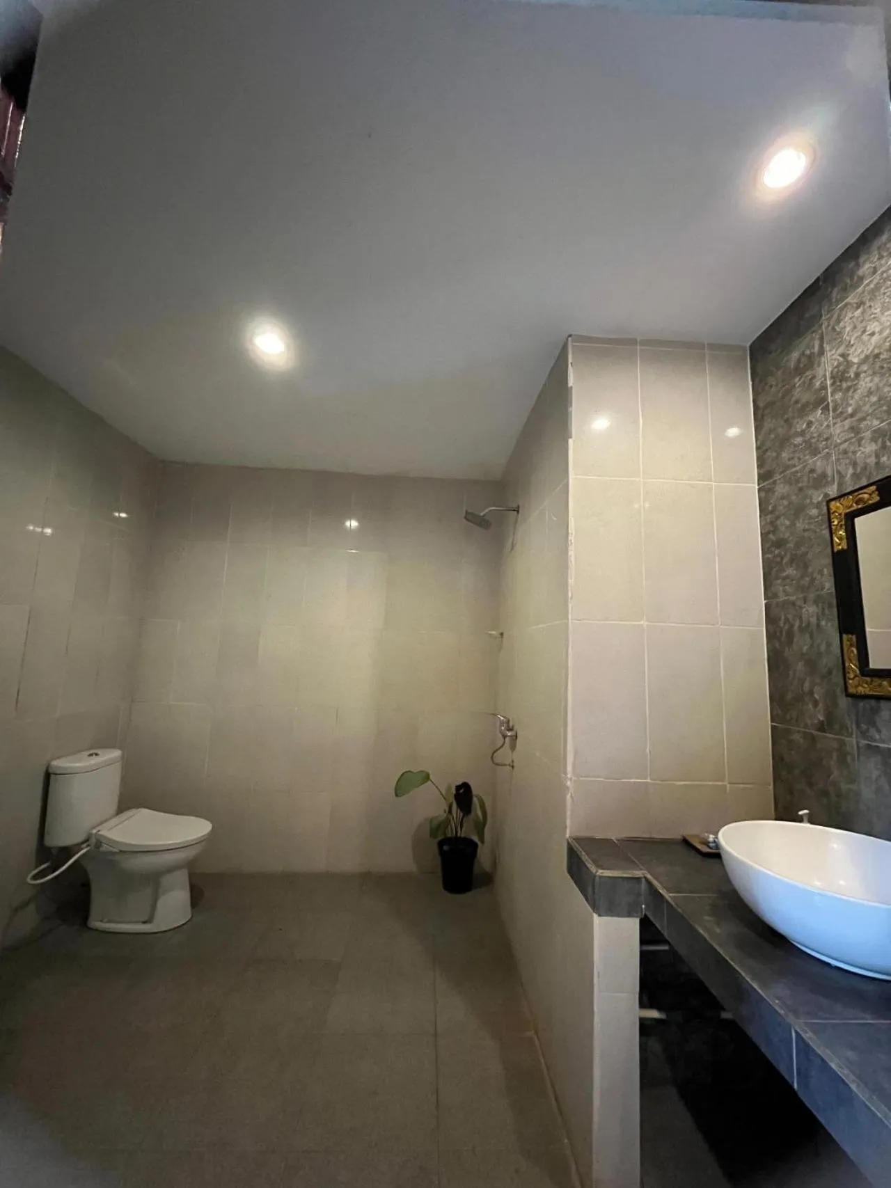 Toilet in Asri Sari Ubud Resort