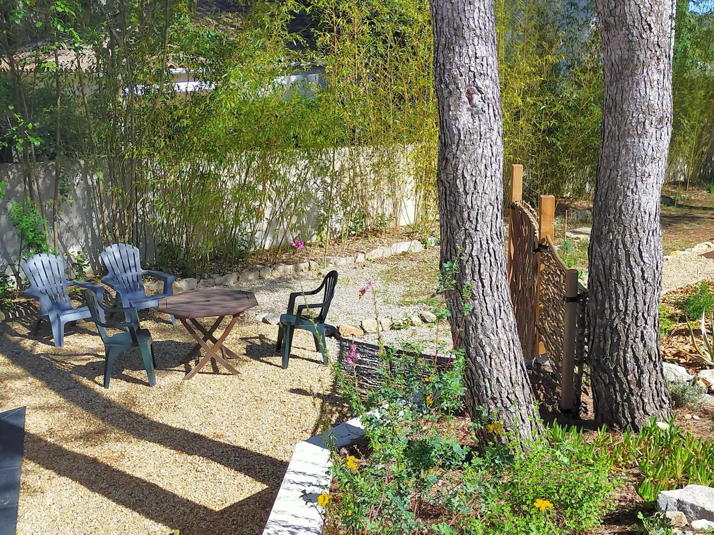 Patio in Studio d'Hôtes les Libellules