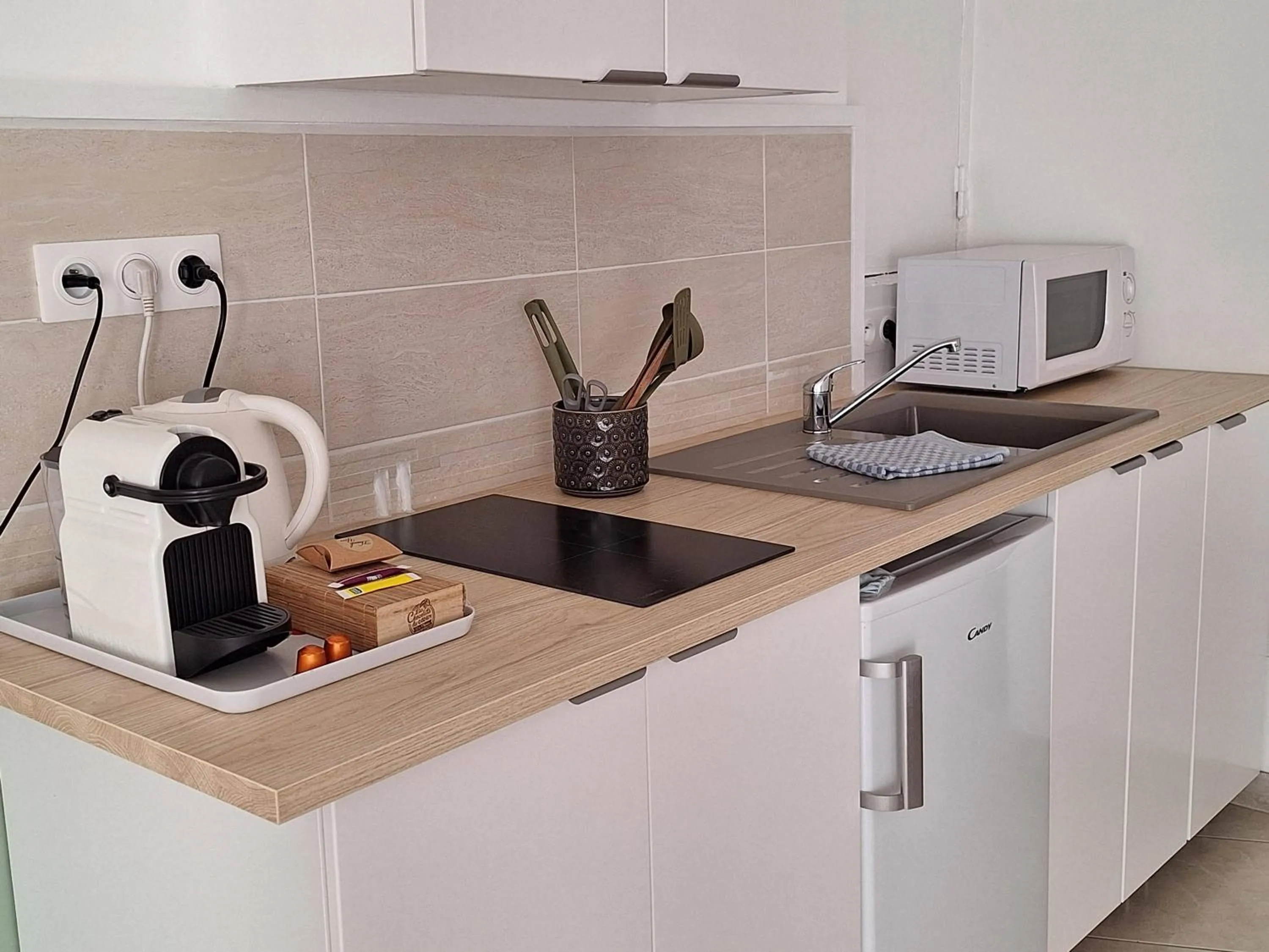 Kitchen or kitchenette in Studio d'Hôtes les Libellules