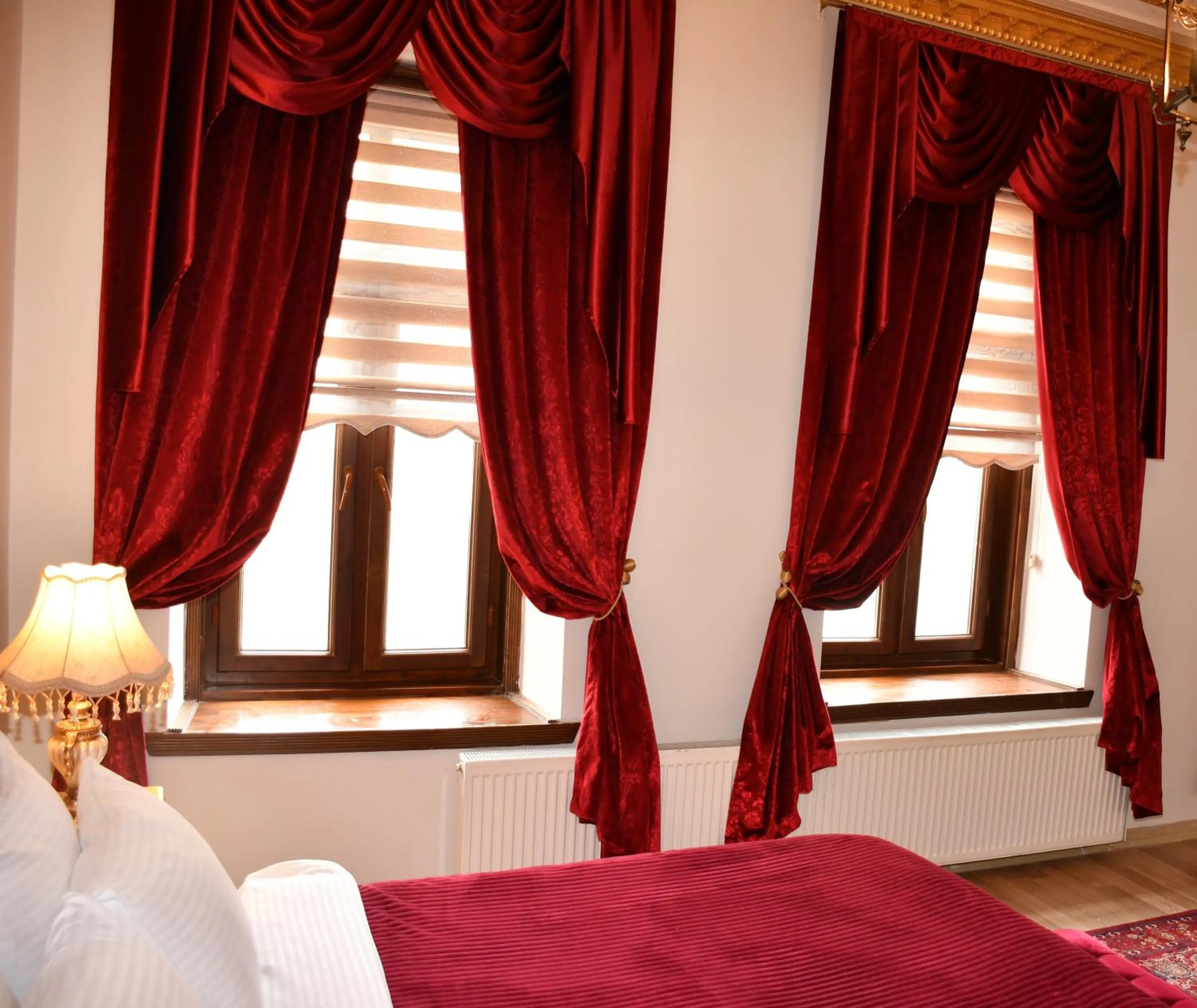 Photo of the whole room, Bed in Katerina Palace 1877