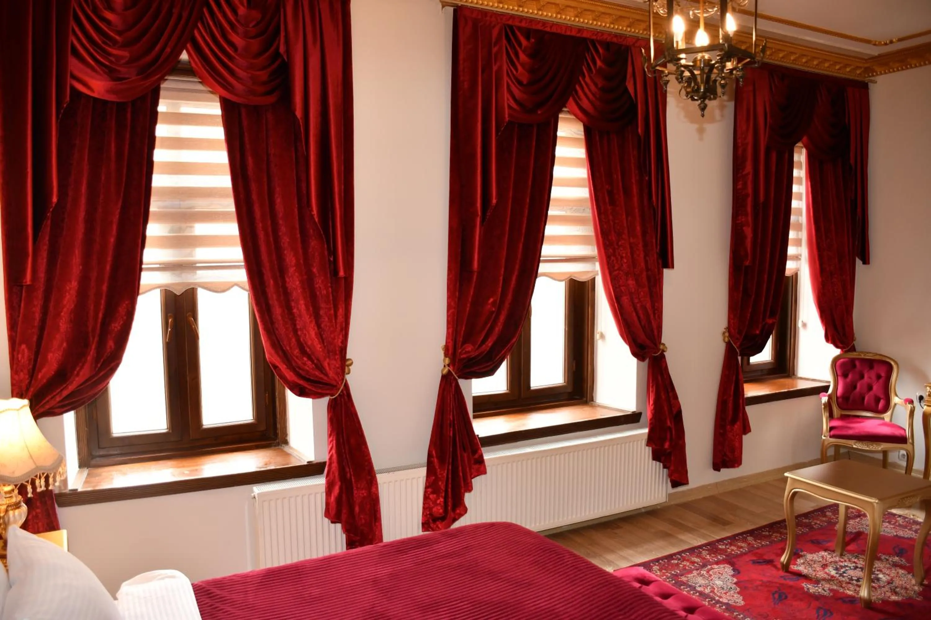 Photo of the whole room, Bed in Katerina Palace 1877