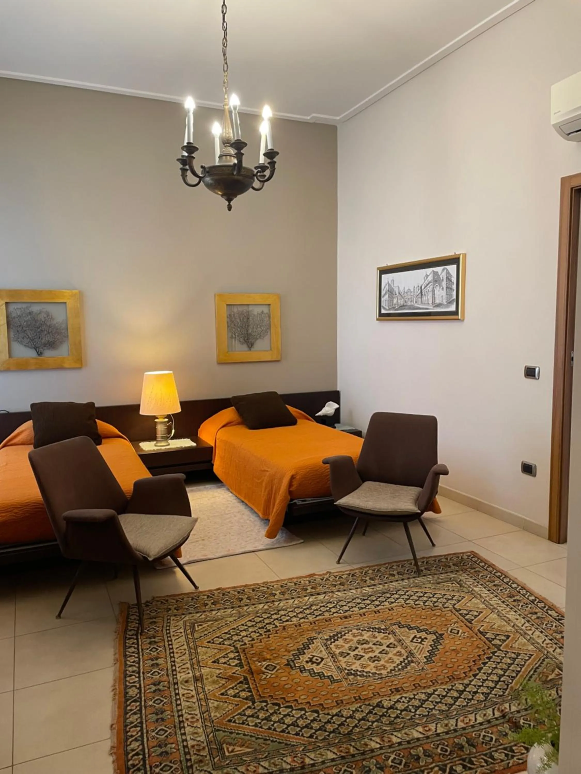 Photo of the whole room in Domus Felix