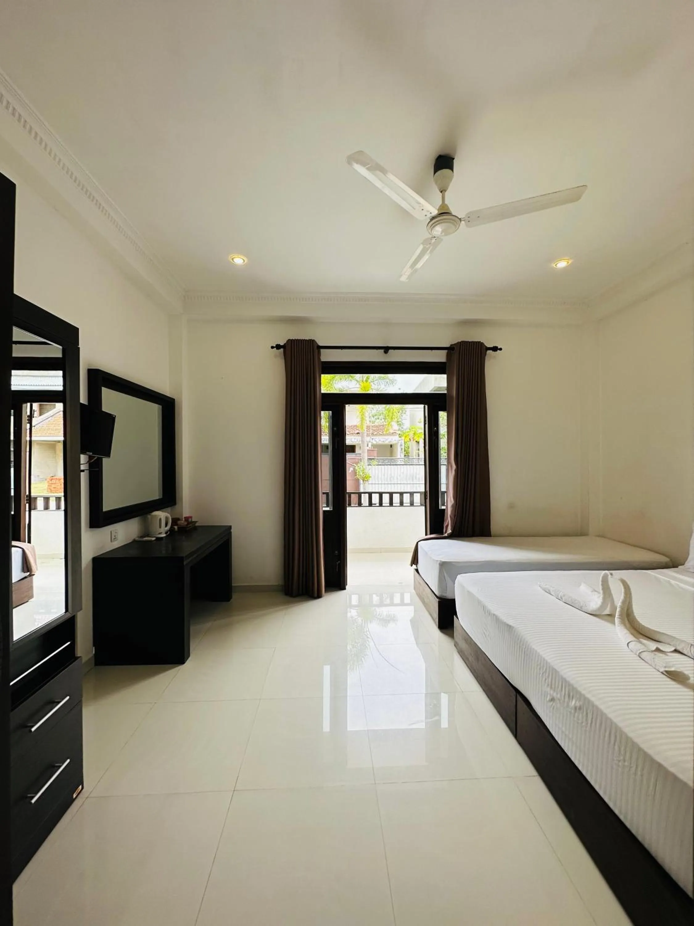 Bed in Sunrise Palace Negombo