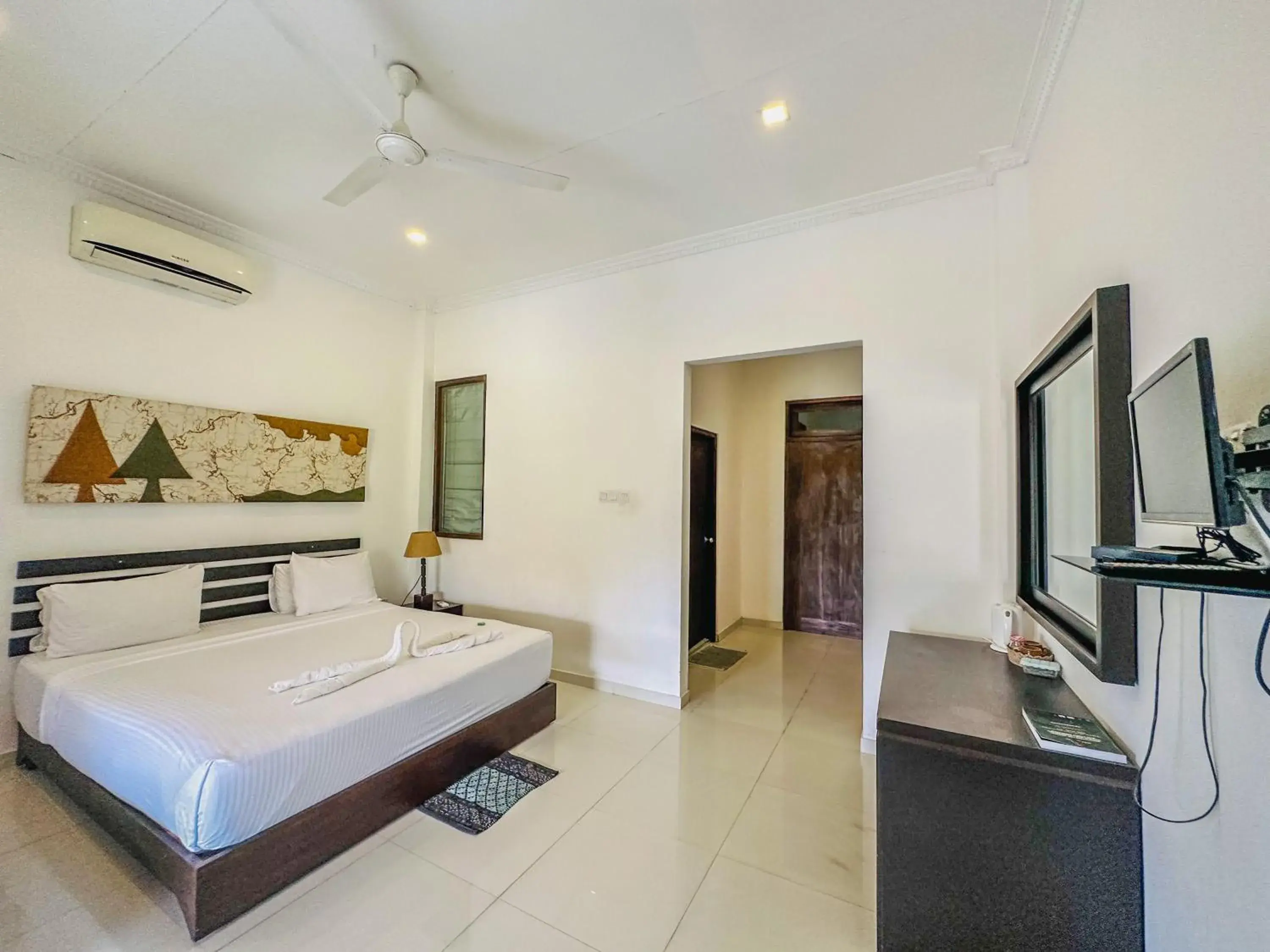 Deluxe Double Room with Balcony in Sunrise Palace Negombo Deluxe Double Room with Balcony in Sunrise Palace Negombo