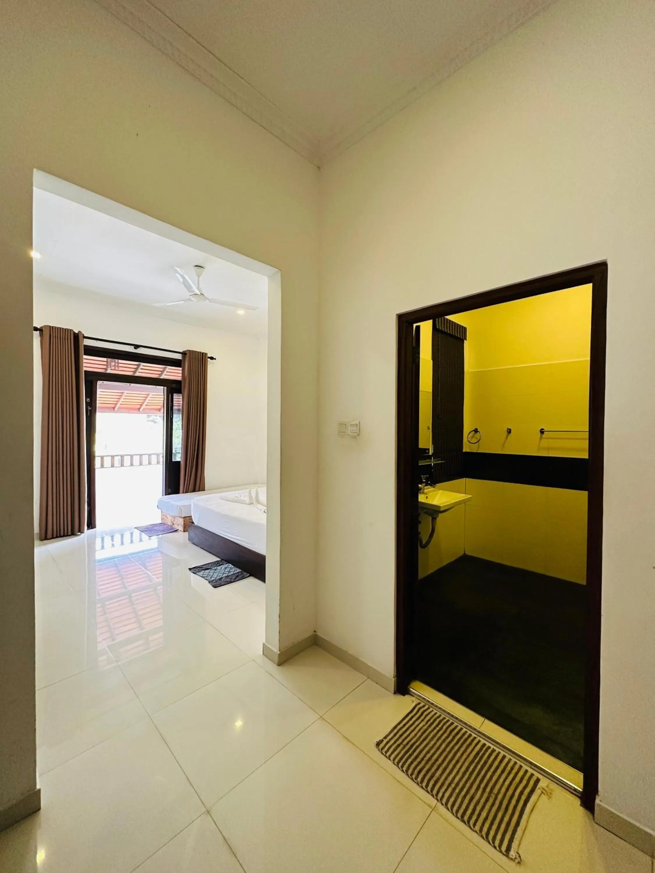 Bed in Sunrise Palace Negombo