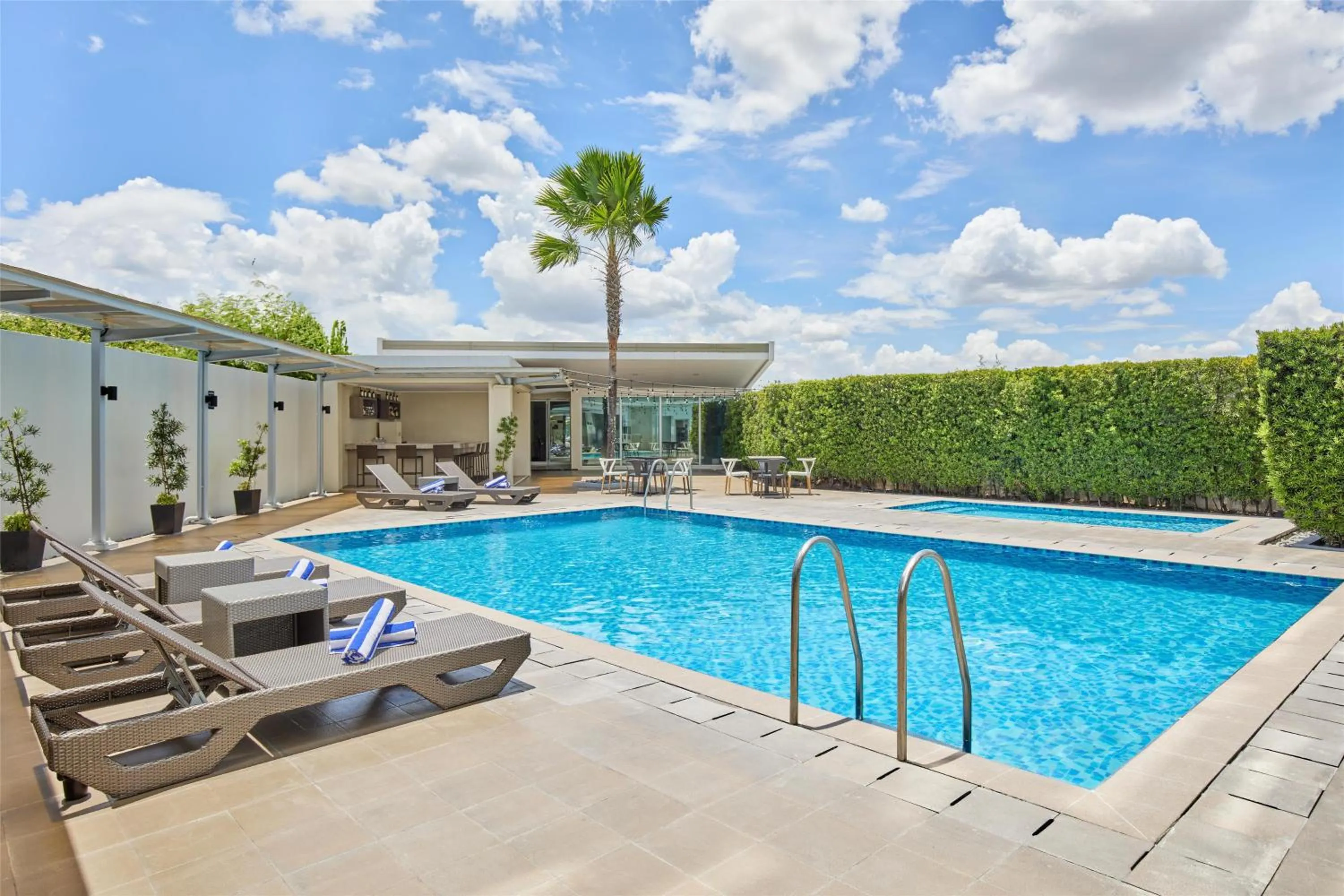 Pool view in Park Inn By Radisson Clark