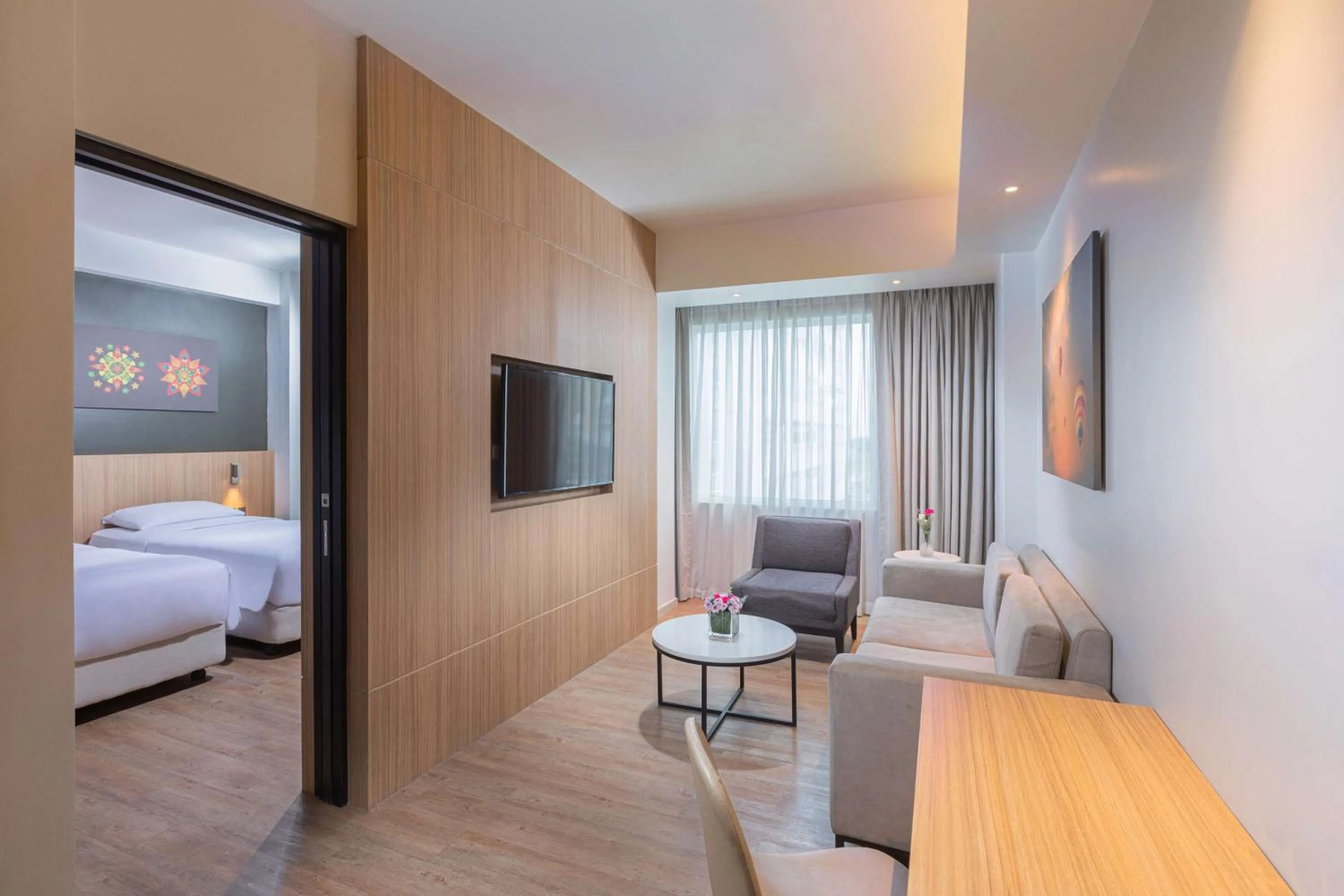 Photo of the whole room, Bed in Park Inn By Radisson Clark