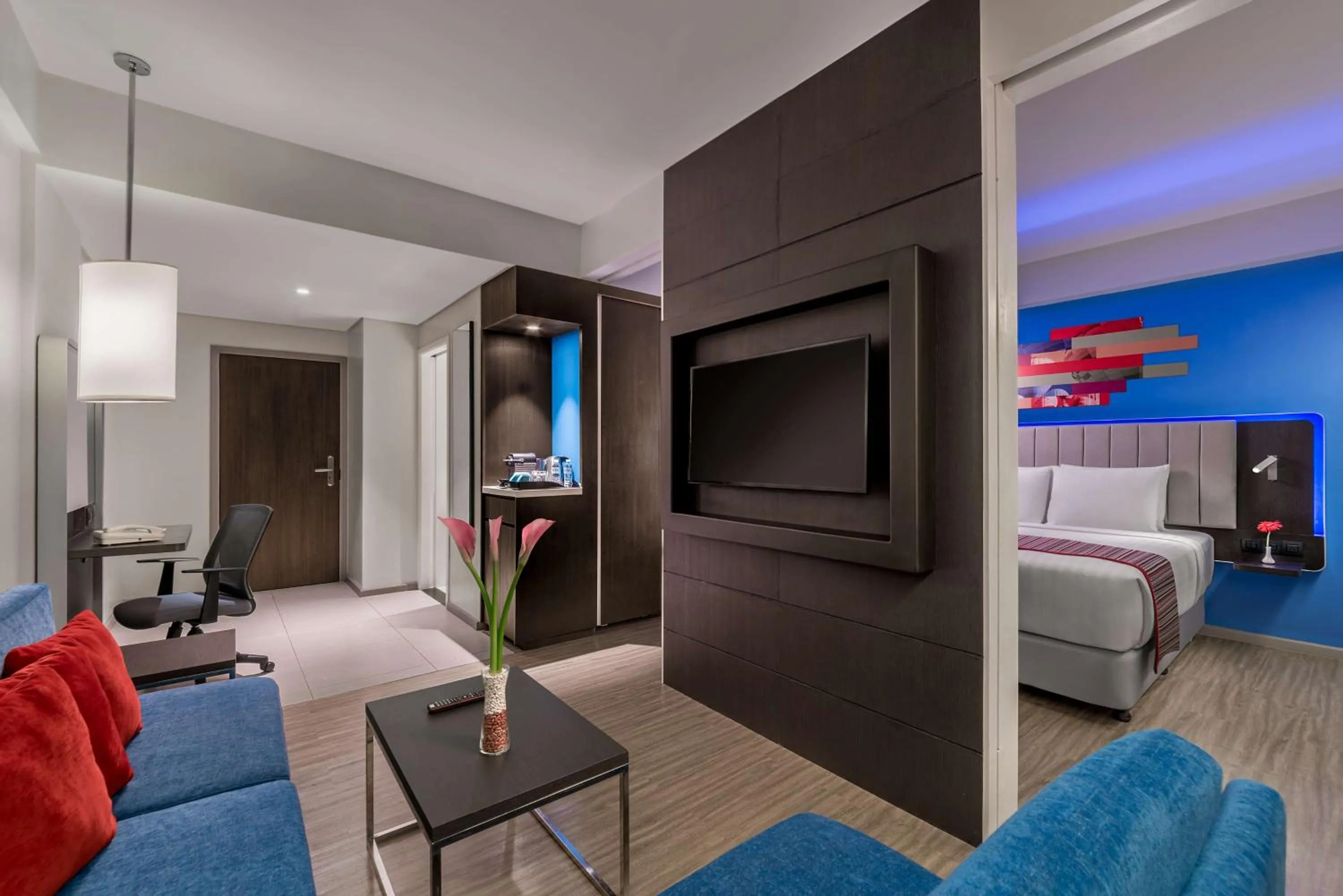 Photo of the whole room, Bed in Park Inn By Radisson Clark